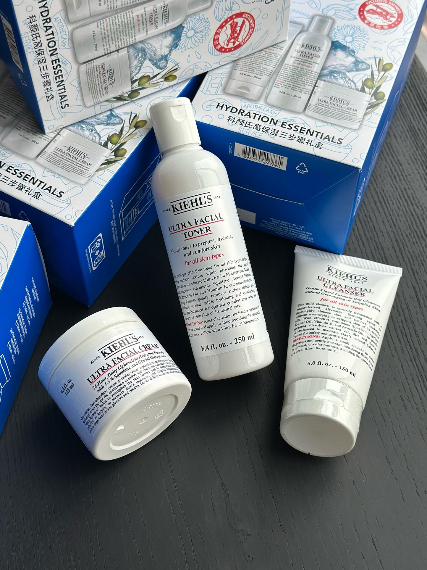 NO:809265,Kiehl's High Moisturizing Cream is suitable for all skin types, especially dry skin types. It has the functions of anti-freeze and anti-drying, moisturizing and nourishing, super hydrating, and repairing the skin barrier. Creamy texture. It is a must-have cream all year round, especially for allergic skin and dry skin. It is alcohol-free and can be used with confidence even for sensitive skin. A very cost-effective cream. It has no oily or filmy feel, and is a must-have for lazy people!  Squalane glacier protective protein miraculous amide can lock water very well, repair the skin barrier, and then repair it deeply. For those with dry skin, it is super popular all year round. Kiehl's Highly Moisturizing Toner Specifications: 250ml The ingredients are extremely streamlined and efficient [squalane + AA2G + small molecule hyaluronic acid]. Moisturizing, repairing, antioxidant and brightening, you have to master it!  The sufficient amount of squalane is added, and it feels like a hydrating bomb is thrown deep into the skin!  Every pore is full of water. It is milky white, smooth and fluid. It is easy to absorb on the face and has no sticky burden. It is gentle and non-irritating. It can be used boldly on sensitive skin! Wet it for a few minutes before applying makeup, and the base makeup will be super compliant!  !  The Benming Facial Cleanser for Dry Skin is said to be an amino acid facial cleanser that has been safely tested by skin experts and can also be used by sensitive skin. It has perfect cleansing power and is gentle and non-irritating!  Contains avocado oil, a lubricant rich in fatty acids. It has good moisturizing ability, can maintain skin moisture, nourish and smooth skin, is suitable for both men and women, and is a gentle cleanser that can be used all year round!  , skin care products19860909科颜氏高保湿面霜 适合所有肤质,尤其干性肤质 功效防冻抗干燥,保湿滋养,超强补水,修复肌肤屏障奶油质地,一年四季换季必备面霜,尤其是过敏肌肤,干燥肌肤.无酒精,敏感肌肤也可以放心使用.性价比很高的一款面霜.没有油光和膜感,懒人必备!！角鲨烷冰川保护蛋白神仙酰胺,可以很好的锁水,修复肌肤屏障,再深入修复.干皮亲妈,一年四季都超级火 科颜氏高保湿爽肤水 规格:250ml 成分用巨精简高效【角鲨烷+AA2G+小分子玻尿酸】 补水修护、抗氧提亮 狠狠拿捏了！角鲨烷的足量添加,感觉往皮肤深处扔了颗补水炮弹！每颗毛孔都喝饱了水它是乳白色的,水质柔滑流动性蛮强,很容易吸收上脸也没有粘腻的负担温和不刺激,敏感肌可以大胆用!妆前湿敷几分钟,底妆超服帖！！ 干皮本命洗面奶,据说是经皮肤专家安全测试过的,敏感皮也能用的氨基酸洗面奶,清洁力满分还温和不刺激！蕴含鳄梨油,是一种饱含脂肪酸的润滑剂,良好的保湿能力,能保持肌肤的水分,滋养柔滑肌肤、男女通用,一年四季都可以用的一款温和洁面！,护肤品,accessory