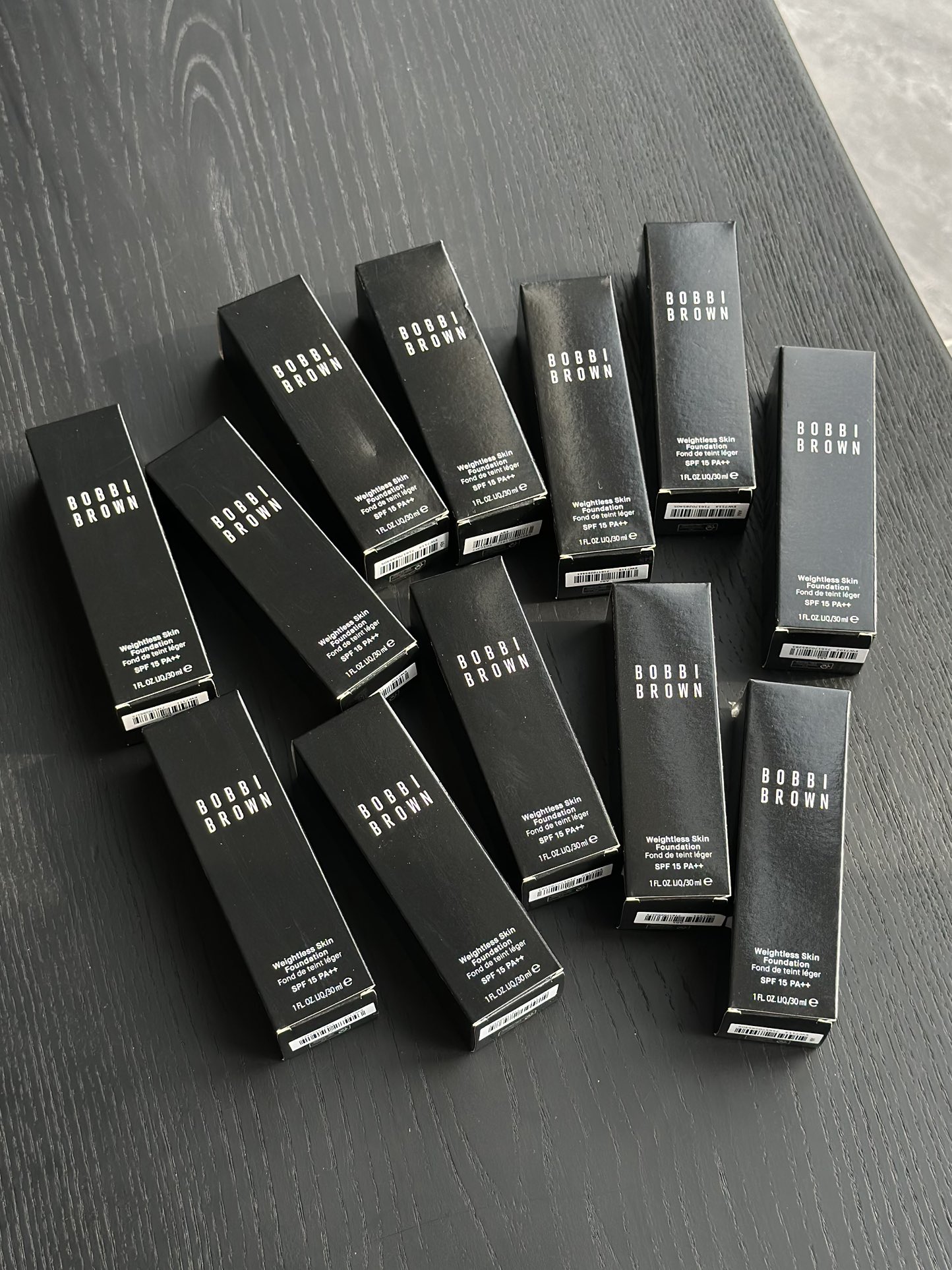 NO:809316,The popular Barbie Brown Black Magnetic Bottle is a dark horse in the makeup industry. The Barbie Brown Black Magnetic Bottle Foundation, which is super popular overseas, has finally arrived in China!  This foundation is a savior for oily and combination skin!  !  !  Creamy matte makeup effect, no false mask or powder on the face, just like the skin is naturally good!  This is great news for oily skinned people!  !  !  ,makeup19860909火爆外网的芭比波朗黑磁瓶 持妆界黑马来啦 海外超火的芭比波朗黑磁瓶粉底液,终于到国内啦！这款粉底液,简直是油皮混油皮的救星！！！奶油雾光妆效,上脸不会假面和浮粉,就像肌肤天生就这么好一样！简直是油皮们的福音！！！,彩妆,accessory