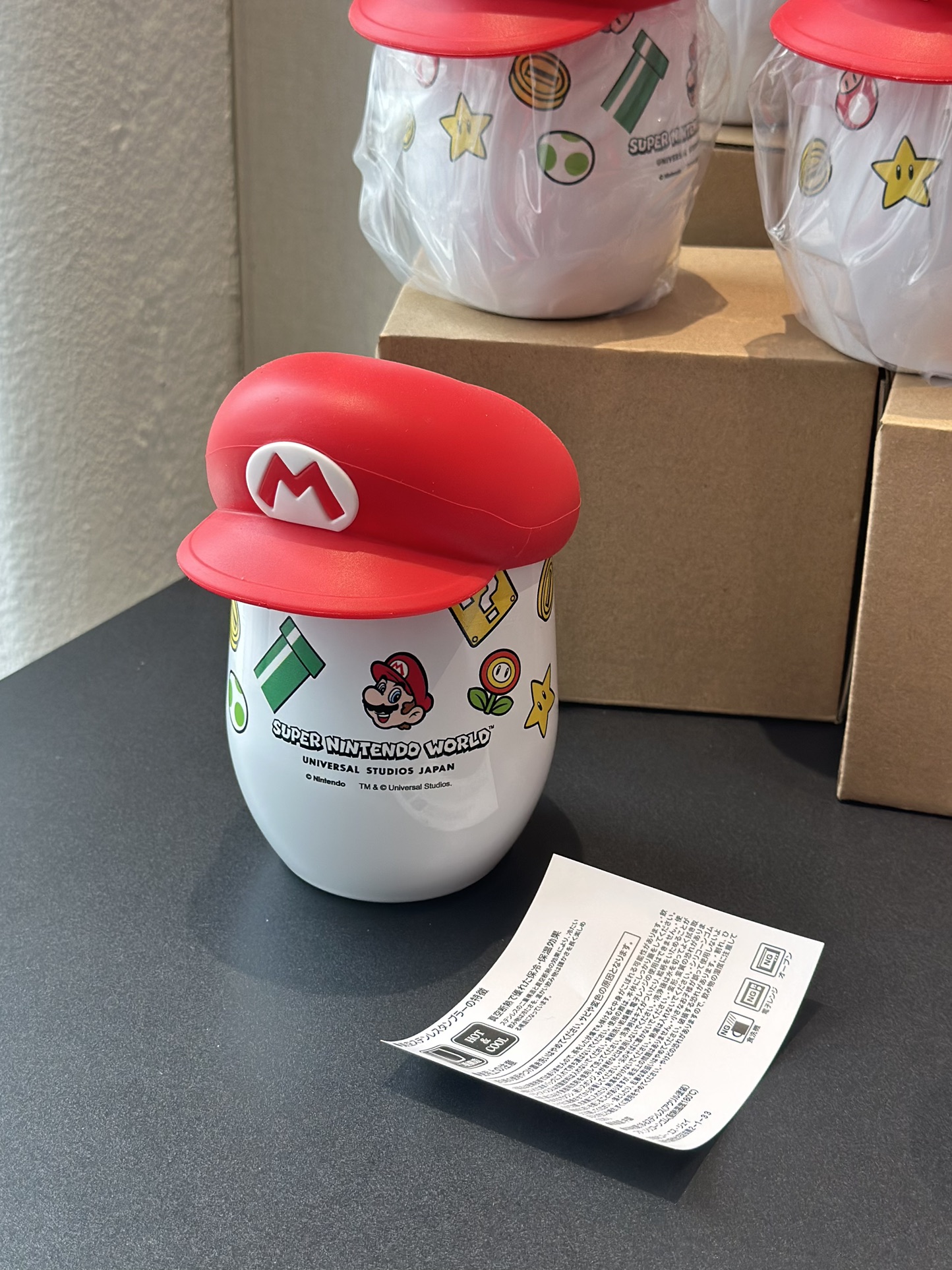 NO:809374,The 'USJ Mario Coffee Cup' limited to Universal Studios Osaka, Japan is 350ML, ultra-light and portable!  9×11.4 cm, you can put milk tea, coffee and ice cubes as you like!  !  [Product includes] 350ml thermos cup, 1 direct drinking cup lid, 1 Mario red hat!  !  !  ,tea set    cup,hats19860909日本大阪环球影城限定“USJ Mario 咖啡杯” 350ML,超轻便携！ 9×11.4 厘米,奶茶、咖啡、冰块随便放！！【产品包含】350ml保温杯、直饮杯盖1只、马里奥红帽1只！！！,茶具    杯,accessory