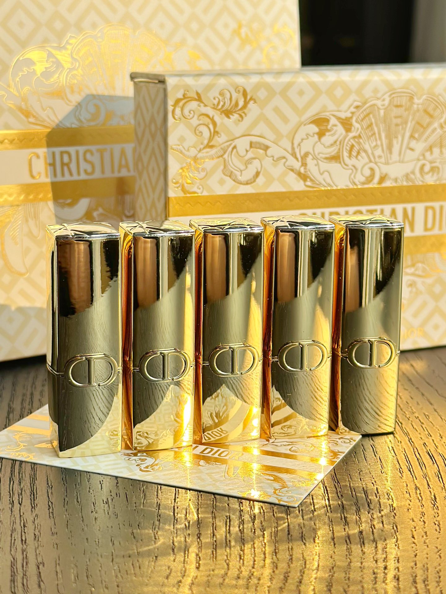NO:809543,The Dior lipstick that no girl can refuse is never the same every day!  !  !  Easy to carry, you can reapply your makeup at any time!  !  !  Gift box and gift bag, a set to create a sense of ceremony, super high-end!  !  !  , lipstick. lip glaze. lipstick, dior19860909女生都无法拒绝的迪奥口红每天不重样！！！ 方便携带,随时补妆！！！ 礼盒礼袋,一套搞定仪式感,巨高级！！！,口红.唇釉.唇膏,dior,accessory