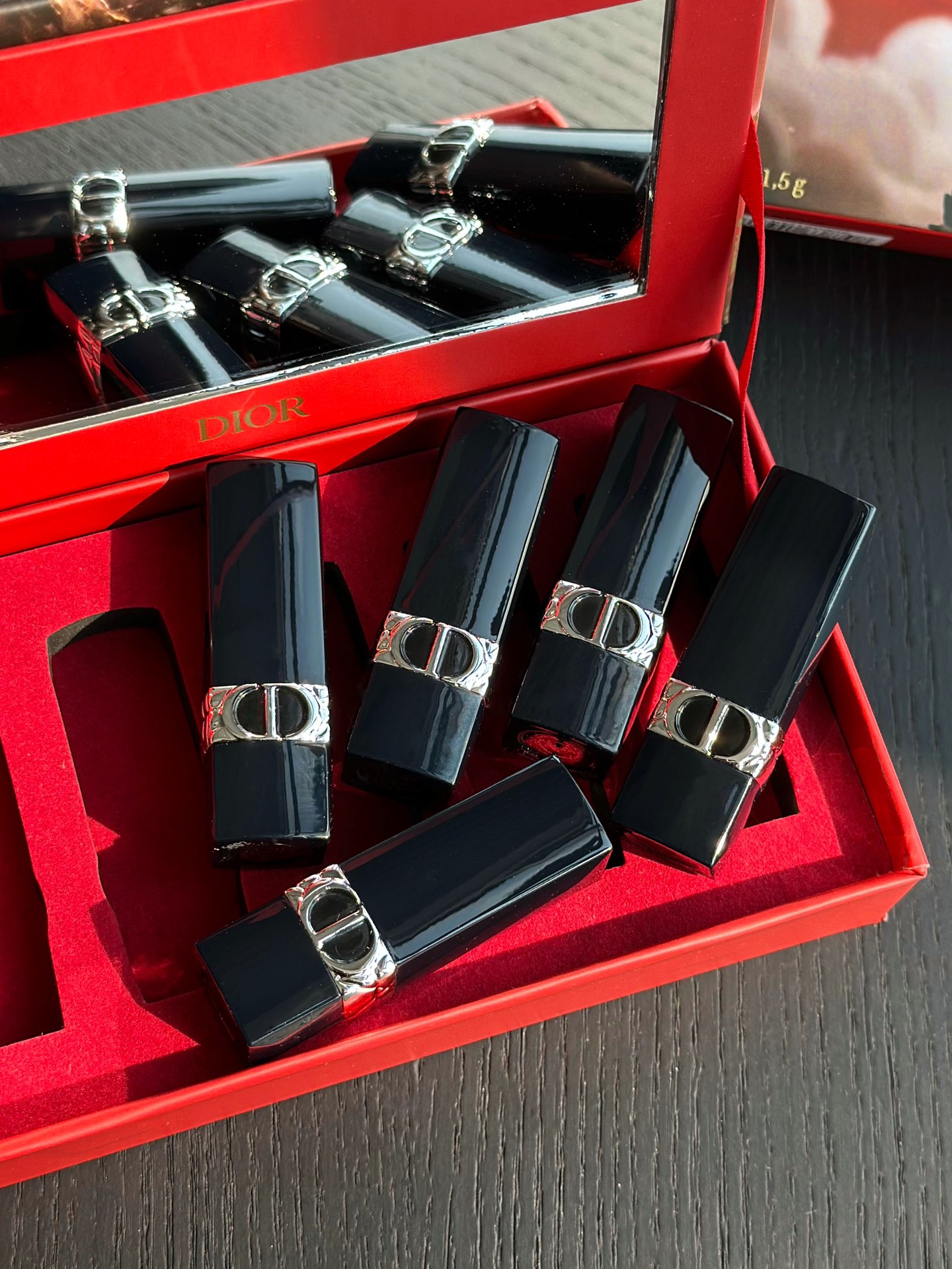 NO:809484,Dior Nezha limited edition lipstick set for the Year of the Snake subverts imagination, the spirit snake presents auspiciousness!  Every shade is so beautiful!  And don’t be picky!  The whole set is full of popular colors!  It’s perfect to give such a practical lipstick set ~ Dior is loved by every girl!  Sure enough, I know girls very well # velvet #772 velvet # velvet # matte #999 velvet specification 51.5g, lipstick. lip glaze. lipstick, dior, dior19860909迪奥Dior哪吒 蛇年限定口红套盒 颠覆想象,灵蛇献瑞！ 每个色号都好美！而且不挑皮！一整个套盒都是热门色！送一套那么实用的口红套盒再合适不过啦～每个女生都喜欢的迪奥！果然很懂女生 # 丝绒 #772 丝绒 # 丝绒 # 哑光 #999 丝绒 规格51.5g,口红.唇釉.唇膏,dior,dior,accessory