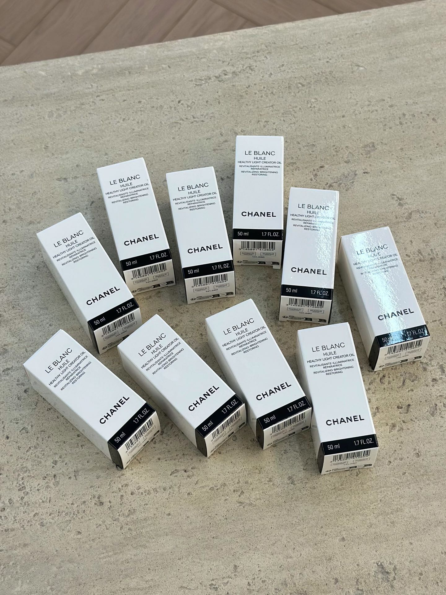 NO:809609,Chanel Chanel Radiant Night Repair Essence Oil is here!  !  !  On sale in seconds!  !  !  Super hard to grab!  !  !  Just got some stock now!  !  Get started now!  It’s too late and gone!  !  !  ,skin care products,chanel,chanel19860909Chanel香奈儿光采夜间修护精华油来啦！！！ 发售秒空！！！超级难抢！！！ 目前刚刚补到一些现货！！ 抓紧下手吧！晚了又没啦！！！,护肤品,chanel,chanel,accessory