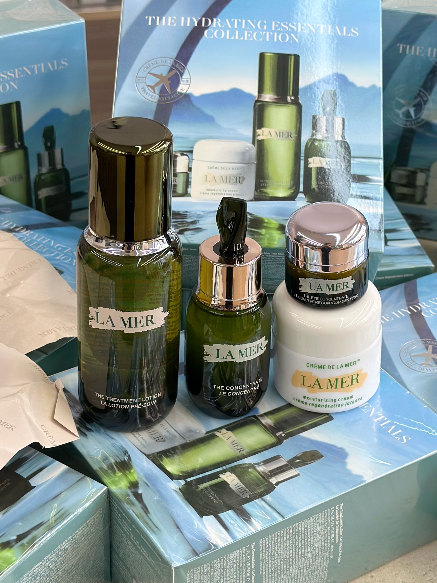 NO:809625,One step towards anti-aging, one step towards beauty and youth. La Mer is a famous lady brand all over the world!  I believe it has been included in most people’s must-buy list. A big data survey shows that 99 girls love La Mer (big brands are big brands! They cannot be surpassed or replaced!) Various outdoor activities in summer, mountain climbing, photography, camping, and sunbathing!  The various problems caused by sensitivity and aging are very annoying. Choosing the right skin care products is very important at this time!  Everyone is always careful when choosing skin care products!  The entire La Mer series can easily solve all the above concerns. As we all know, the advantage of a big brand lies in its ingredients and formulas. The entire La Mer series has added its unique formula philosophy ~ the raw materials are very precious!  All are imported rare ingredients!  This is why everyone prefers it, skin care products19860909抗老先一步,美丽年轻一大步 海蓝之谜作为火遍全球的贵妇大牌！相信已经被大多数人列入了必买清单大数据调查显示99女孩都爱海蓝之谜（大牌就是大牌！无法超越、无法平替！） 夏天的各种户外活动,爬山拍照露营,日光浴！造成的敏感老化各种问题让人非常心烦.选对护肤品在此时显得非常重要了！大家对护肤品的选择总是慎之又慎！海蓝之谜整个系列对于以上担忧、全部可以轻松解决 众所周知,大牌的优势就在于它的成分和配方海蓝之谜整个系列都添加了它家的独特配方哲学~原料非常珍贵！全部都是进口的稀有成份！这就是大家对它偏爱的原因,护肤品,accessory