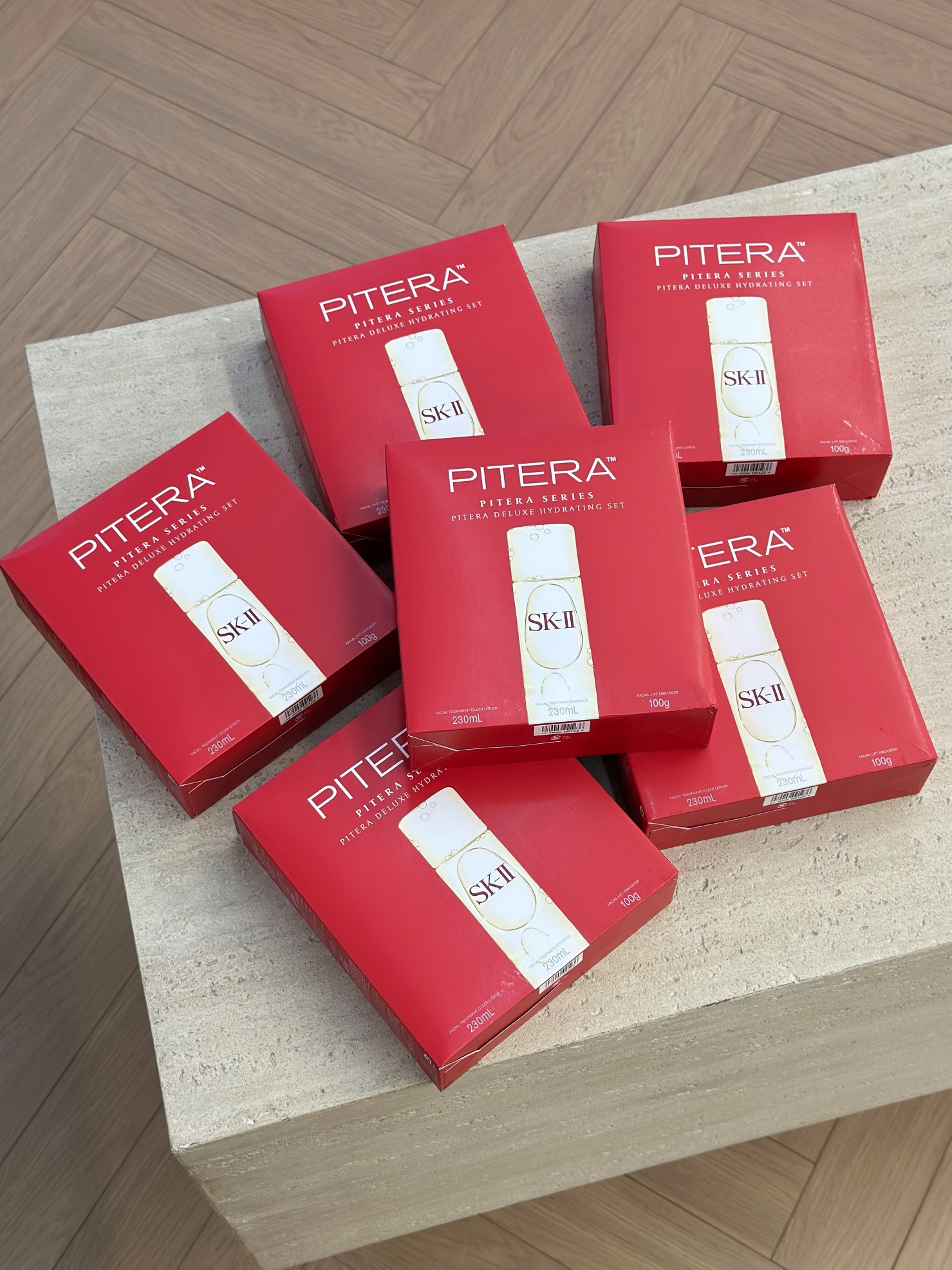 NO:809662,SK2 multi-faceted three-piece set SKII is a super cost-effective new model. Skin rejuvenating clear lotion 230 ml, SK-ll fairy water 230 ml, skin-beautifying crystal emulsion 100g. The core Pitera--set solves skin care needs, effectively promotes collagen production, hydrates and moisturizes, smoothes fine lines, brightens skin tone, and improves dullness. Super cost-effective!  , skin care products19860909sk2多方位三件套SKII超划算的新款来袭 嫩肤清莹露230毫升 SK-ll神仙水230毫升 美肤晶致乳液100g 核心 Pitera--套解决护肤需求 有效促进胶原蛋白生成补水保湿 抚平细纹提亮肤色 改善暗沉超级划算！,护肤品,accessory