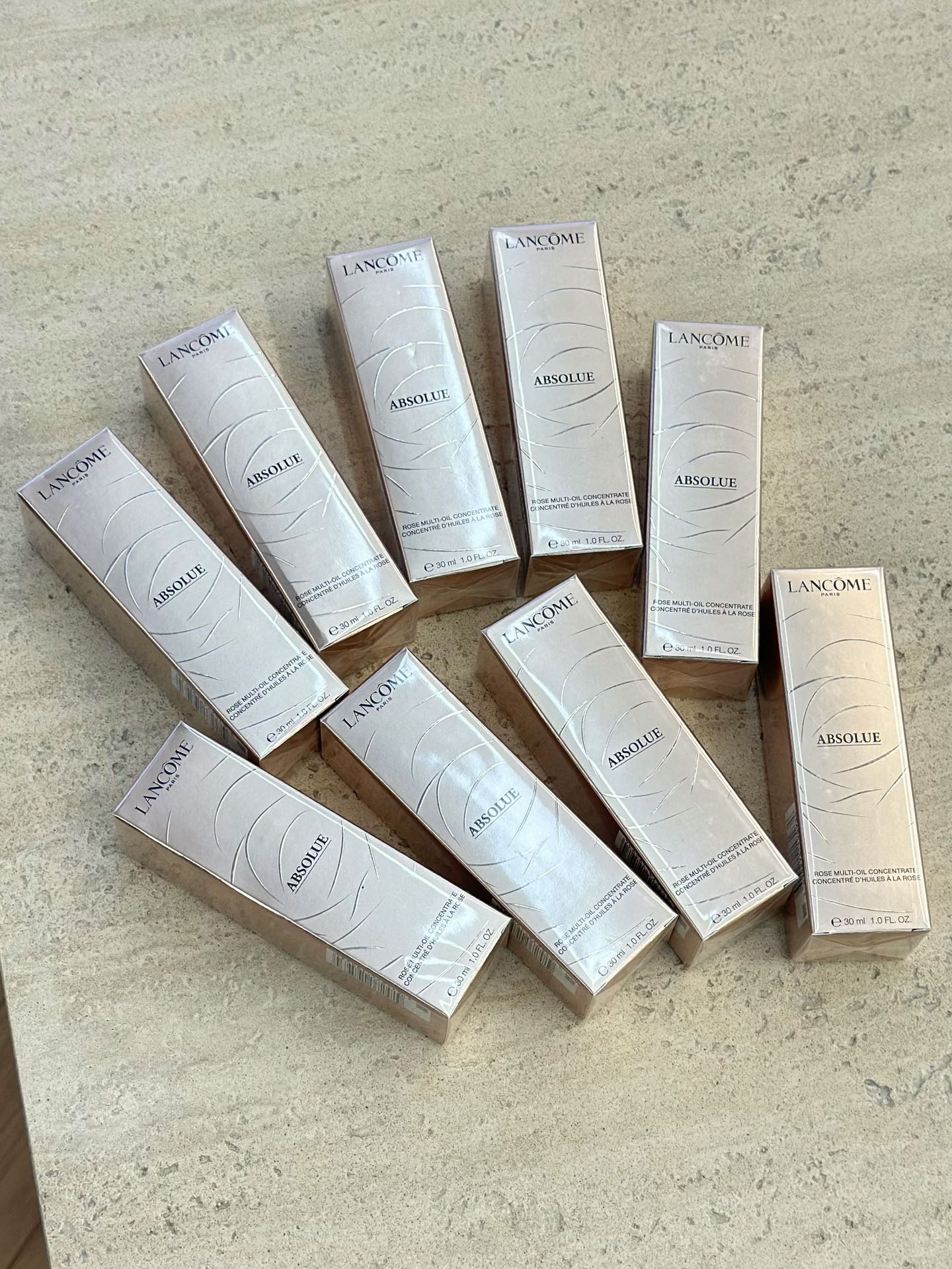 NO:809692,The ceiling of oil-based skin care 'Lancôme Pure Care Essence Oil' is here. Enjoy luxurious professional-level care!  !  !  Change our memory of essential oils being greasy and boring!  !  High penetration and high lubrication, skin becomes soft and smooth in minutes~ Say goodbye to tightness!  Great for use all year round!  !  !  Specification 30ml, skin care products19860909以油养肤的天花板“兰蔻菁纯护理精萃油” 来袭 奢享尊宠专业级别护理！！！ 一改我们对精油油腻闷躁的记忆！！ 高渗透高润滑、肌肤分分钟柔软细滑～ 告别紧绷！一年四季都非常合适使用！！！ 规格30ml,护肤品,accessory