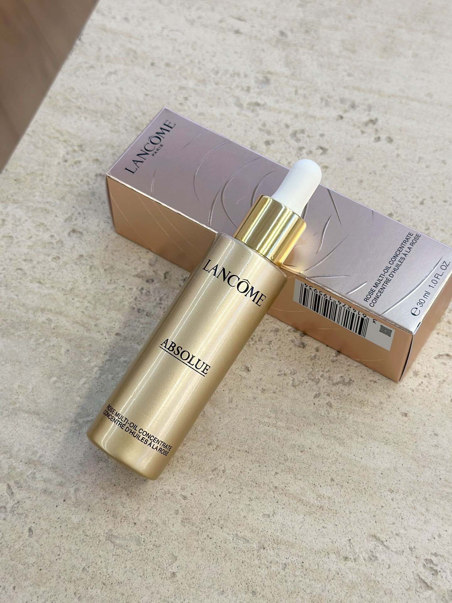 NO:809690,Use it to apply makeup more easily!  Drop it into the face cream to make it more moisturizing and non-greasy!  It can be used on the face, but it can also be used on the body!  If your neck is prone to wrinkles, you can also use it as a massage oil alone. After use, the skin will be brightened and moisturized!  !  , skin care products19860909用它上妆更服帖！滴在面霜里,更滋润、不油腻！ 面部能用,身体也可以用！颈部容易长颈纹也可以单独做按摩精油用,用后皮肤亮白滋润！！,护肤品,accessory