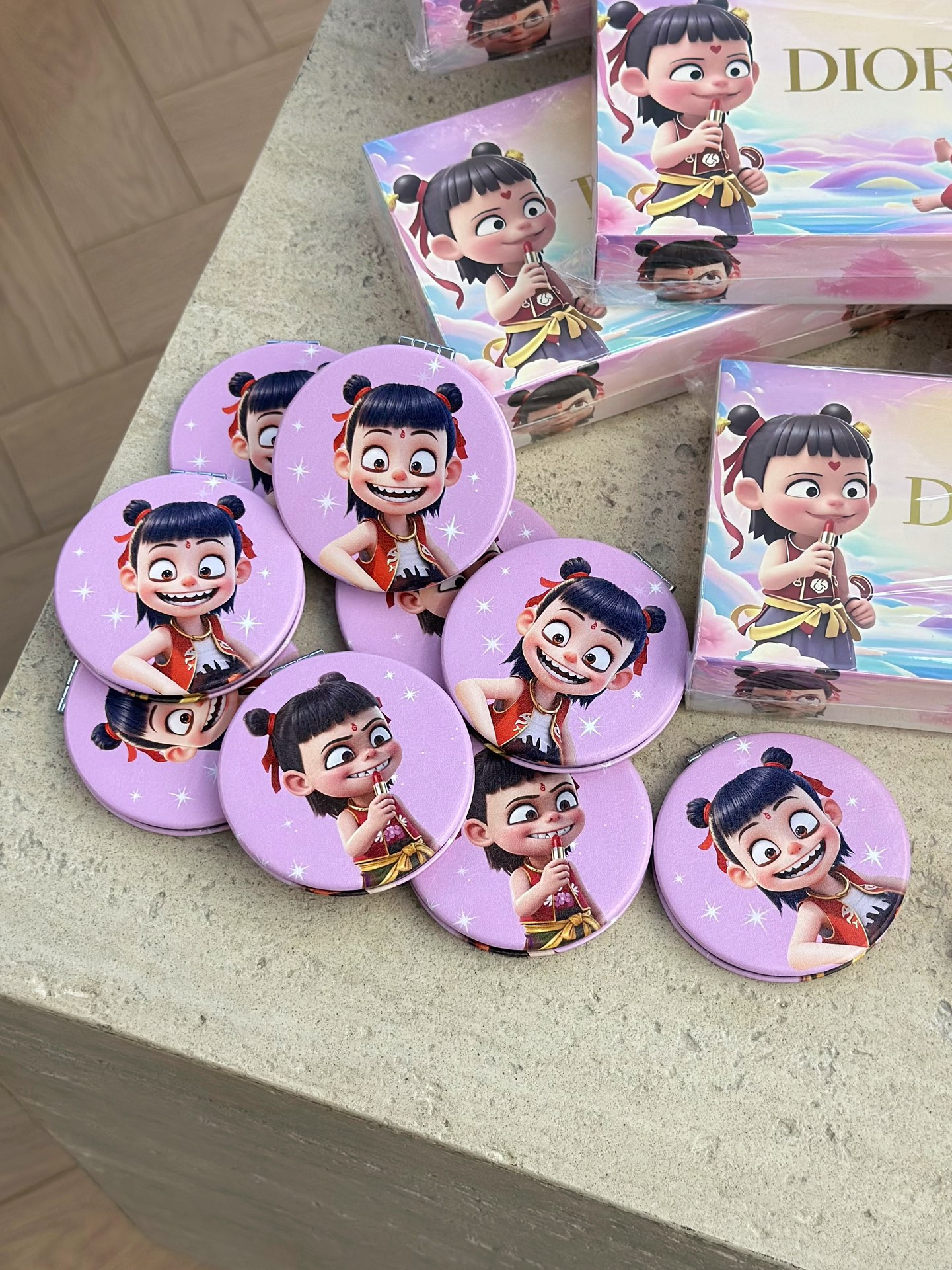 NO:809644,Comes with a Nezha small mirror, super cute, double-sided mirror!  !  One side is enlarged and the other side is normal!  !  !  , lipstick. lip glaze. lipstick19860909配*有哪吒小镜子 超级可爱、双面镜！！ 一面放大、一面正常！！！,口红.唇釉.唇膏,accessory