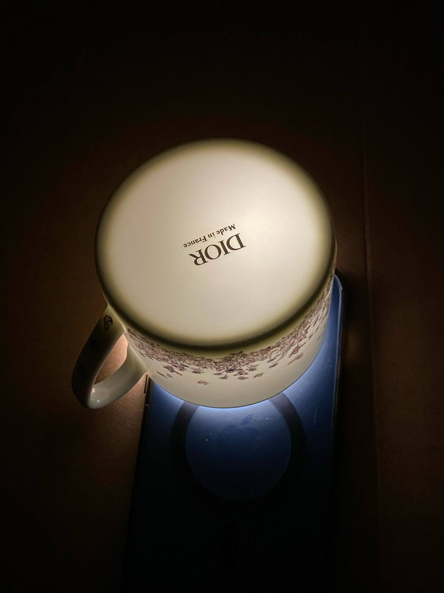 NO:809705,High quality, visible and tangible - the bone china cup under the light is added with 51 natural cow bone powder, which is white and translucent, exquisite and delicate. It has been inherited for more than 200 years. It is a practical art-level utensil. It is suitable for microwave ovens and dishwashers. It has better heat preservation and light transmittance, and is more durable. Tea set      cup19860909高品质 看得见 摸得着——灯光下的骨瓷杯 添加51天然牛骨粉,润白透亮,精致细腻,二百多年传承手工工艺,艺术品级的实用器. 适宜微波炉、洗碗机,保温性、透光性更好,更加经久耐用.,茶具,accessory