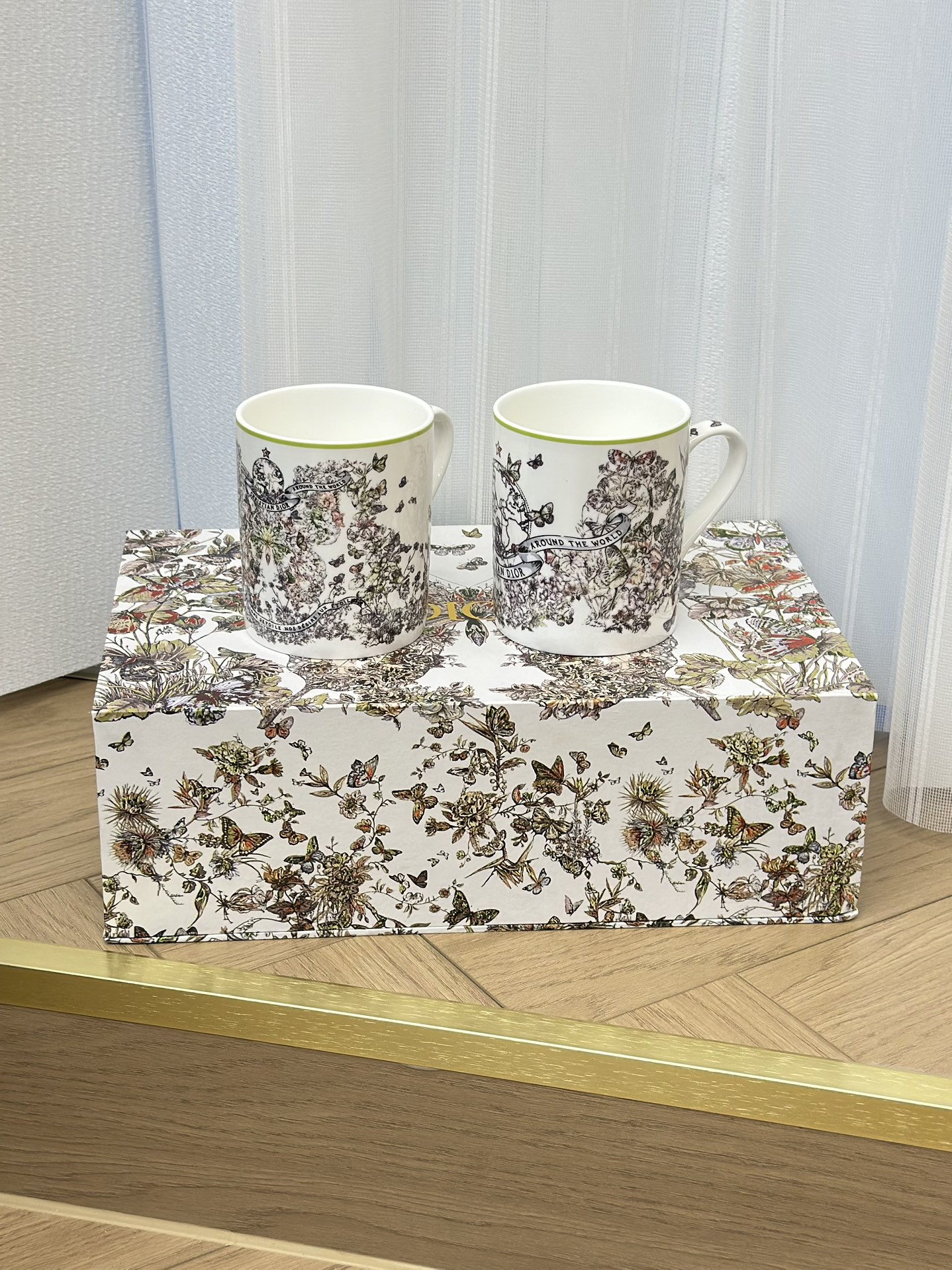 NO:809701,Butterflies are very energetic!  Symbolizing beauty and freedom ~ Dior Dior Early Spring Series Butterfly Flower Ruy Printed Mug (Packed in Two Gift Boxes) Diameter 8.5cm, Height 10cm, Capacity 430ml Note: Dimensions are measured manually, there will inevitably be slight deviations, please refer to the actual product!  , tea set      cup, dior, dior19860909蝴蝶是非常有能量的！象征着美丽、自由～ Dior迪奥早春系列 蝴蝶花卉茹伊印花马克杯（两只礼盒装） 直径8.5cm 高10cm 容量430ml 备注尺寸为手工测量,难免存在细微偏差,请以实物为准！,茶具    杯子,dio,accessory