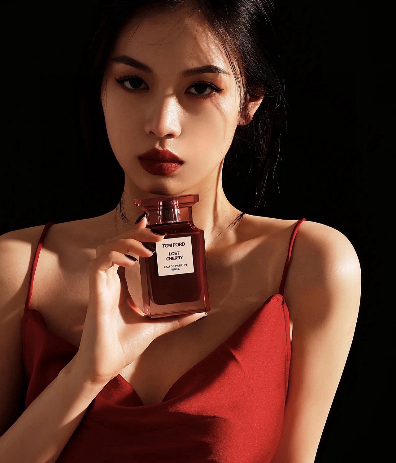 TF lost cherryo🍒
酸酸甜甜的像极了爱情✨
初闻非常抓人，酸甜可口的果香与杏仁融合的恰到好处～甜美中又带有一丝耐人寻味的微苦，如同美丽中裹挟着危险感的少女。然后会有一种木质香幽幽萦绕在鼻尖，温暖又安稳，意犹未尽❤️