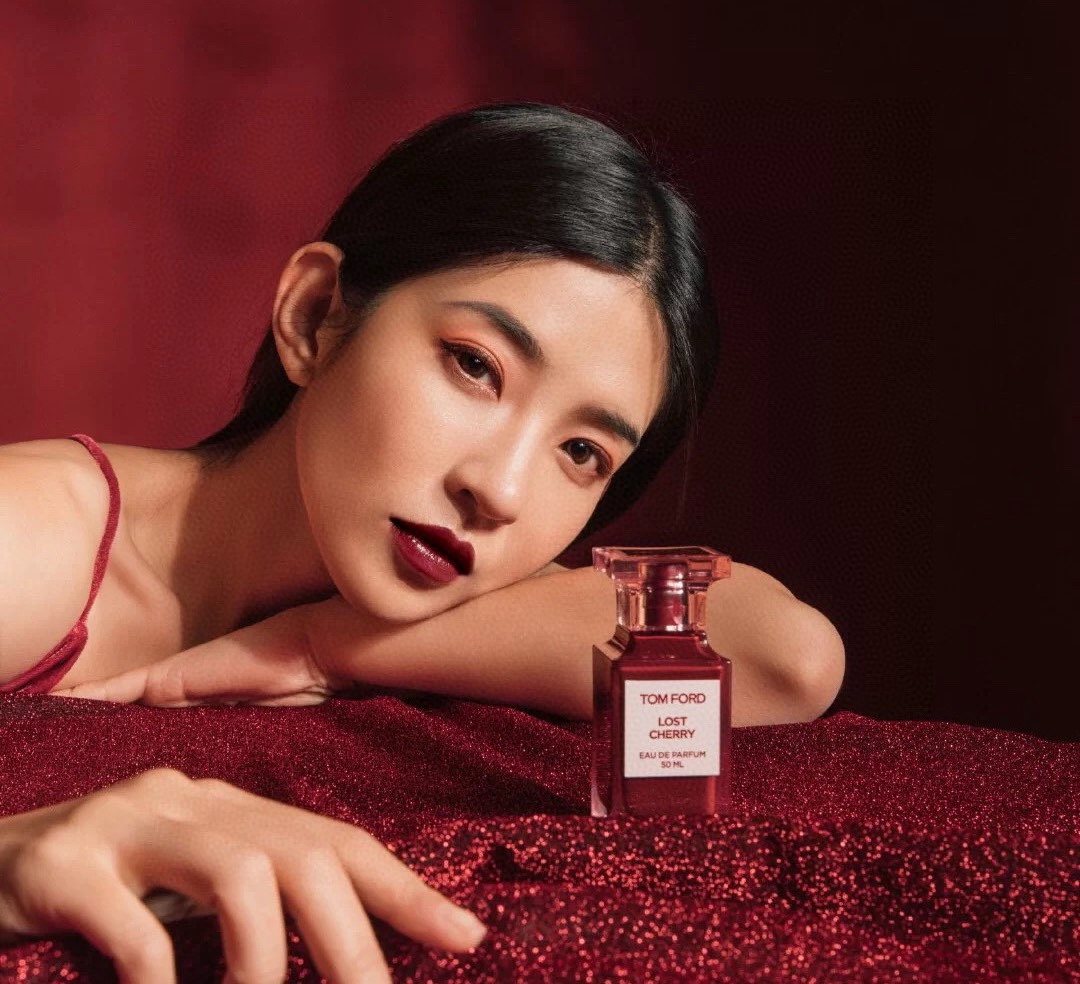 TF lost cherryo🍒
酸酸甜甜的像极了爱情✨
初闻非常抓人，酸甜可口的果香与杏仁融合的恰到好处～甜美中又带有一丝耐人寻味的微苦，如同美丽中裹挟着危险感的少女。然后会有一种木质香幽幽萦绕在鼻尖，温暖又安稳，意犹未尽❤️