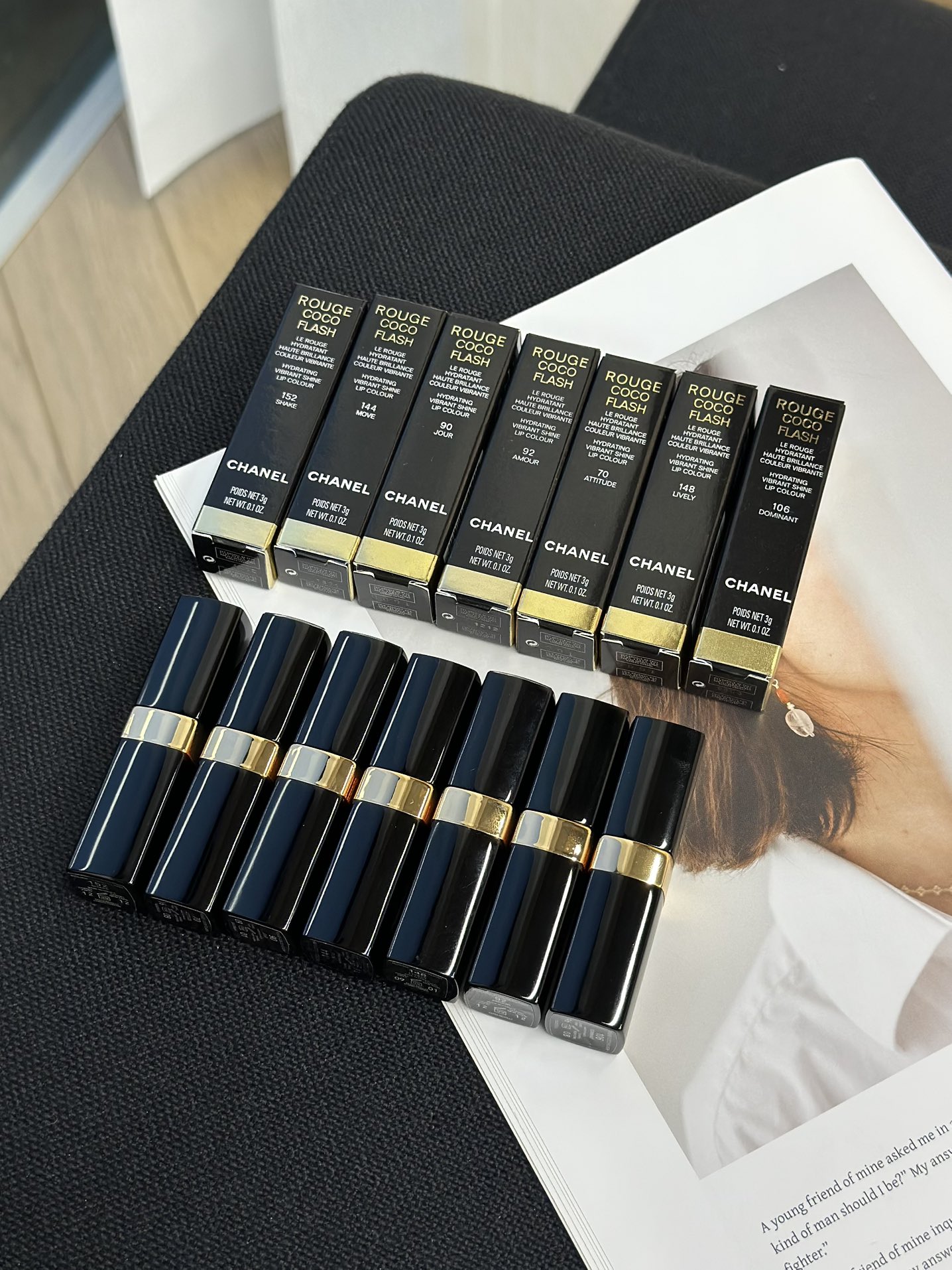 NO:810527,Let’s take a look at the gold tubes. The color numbers are all the best. #70 ATTITUDE is a cool-toned red that makes you crazy. After applying the aura, you will be 2.8 meters tall!  #90 JOUR warm milk tea is gentle and kills the skin, and the yellow skin is so white that it glows!  #92 AMOUR The red strawberry is very sweet, tender and a little delicate, whoever paints it is the sweetest girl!  #206 DOMINANT brown tones, red and brown, exclusive to drag girls. After applying, walk with the wind, keep away from strangers!  #144 MOVE Orange Vitality Bomb is like sipping orange soda on your lips, so lively and dazzling!  # LIVELY The coral is so pink that you can pinch the water. Reducing your age by ten years is not just a boast!  !  !  #152 SHAKE berry red and purple tones, charming and wild!  , lipstick. lip glaze. lipstick19860909再来看金管 色号个个是王炸 #70 ATTITUDE冷调红拽到炸 涂完气场直接两米八！ #90 JOUR暖调奶茶温柔杀,黄皮涂了白到发光！ #92 AMOUR草莓红甜得齁 嫩中带点娇,谁涂谁是甜妹天花板！ #206 DOMINANT棕调红棕拽姐专属 涂完走路带风,生人勿近！ #144 MOVE橘调元气弹 像把橘子汽水抿在嘴上,活泼到晃眼！ # LIVELY珊瑚粉嫩得掐出水 减龄十岁不是吹！！！ #152 SHAKE莓果红紫调带感,又媚又野！,口红.唇釉.唇膏,accessory