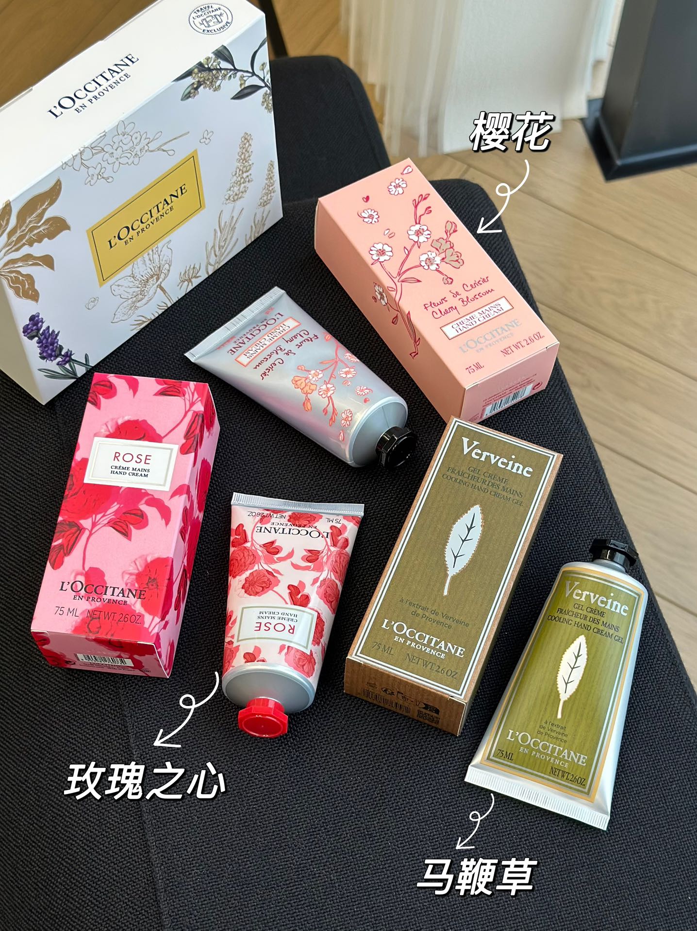NO:879356,This kind of gift box with 'attractive appearance, strong practicality, and popular fragrance', whether it is to express gratitude to teachers on Teachers' Day, or as a daily gift to bring people closer, it can be sent to the heart of each other!  !  L'Occitane Verbena Hand Cream 75ml premium lemon juice mixed with verbena fragrance, soothes and relieves stress. Apply it after teachers prepare lessons and elders do housework. It can not only protect your hands, but also relax with the light fragrance. It is gentle and practical!  L'Occitane Heart of Rose Hand Cream 75ml has a clear rose scent that is not too sweet, and has a long-lasting fragrance with a texture. The texture is tender and absorbs in seconds. Whether it is a gift for a female teacher or a best friend, after application, the hands are soft and fragrant. Whoever receives it will choose it without complimenting it!  L'Occitane Sakura Hand Cream 75ml has a light cherry blossom fragrance that is very exciting for girls!  Moisturizing and non-greasy, it is suitable for daily hand care and to prevent dryness in autumn and winter. Choose it as a gift, it not only takes care of the needs of your hands, but also hides a lot of exquisite thoughts ~ Hand Cream19860909这种“颜值能打、实用性强、香味还全是热门款”的礼盒,不管是教师节表达对老师的感谢,还是日常送人拉近距离,都能送到对方心坎里！！ 欧舒丹马鞭草护手霜75ml高级柠檬汁混着马鞭草香,舒缓又解压.老师备课、长辈做家务后涂,既能呵护双手,又能靠淡香放松心情,温柔又实用！ 欧舒丹玫瑰之心护手霜75ml清透玫瑰味不齁甜,香味持久还显质感.质地水嫩秒吸收,不管是送女老师还是闺蜜,涂完手又软又香,谁收到不夸一句会选！ 欧舒丹樱花护手霜75ml淡淡的樱花清香超戳少女心！滋润不油腻,日常护手、秋冬防干裂都合适.送礼物选它,既照顾到双手需求,又藏着满满的精致心意～,护手霜,accessory