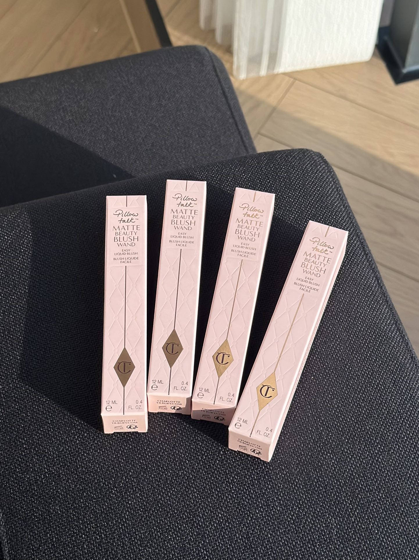 NO:810564,CT Liquid Blush Cushion Pen is a must-have!  !  !  !  Fresh products, the entire Pillow Talk series will hit the heart of young girls!  This kind of good price is hard to come by. Want to be a walking 'little sun of vitality'?  !  Listen to me, if you buy this with your eyes closed, you will definitely repurchase it!  !  !  bring it on!  First look at the packaging, makeup19860909CT液体腮红气垫笔这波必须冲！！！！新鲜货,枕边话系列一整个戳中嫩妹心巴！这种好价可遇不可求,想当行走的“元气小太阳”？！听我的,这支闭眼入,到手你绝对会回购！！！ 来吧！先看包装,彩妆,accessory