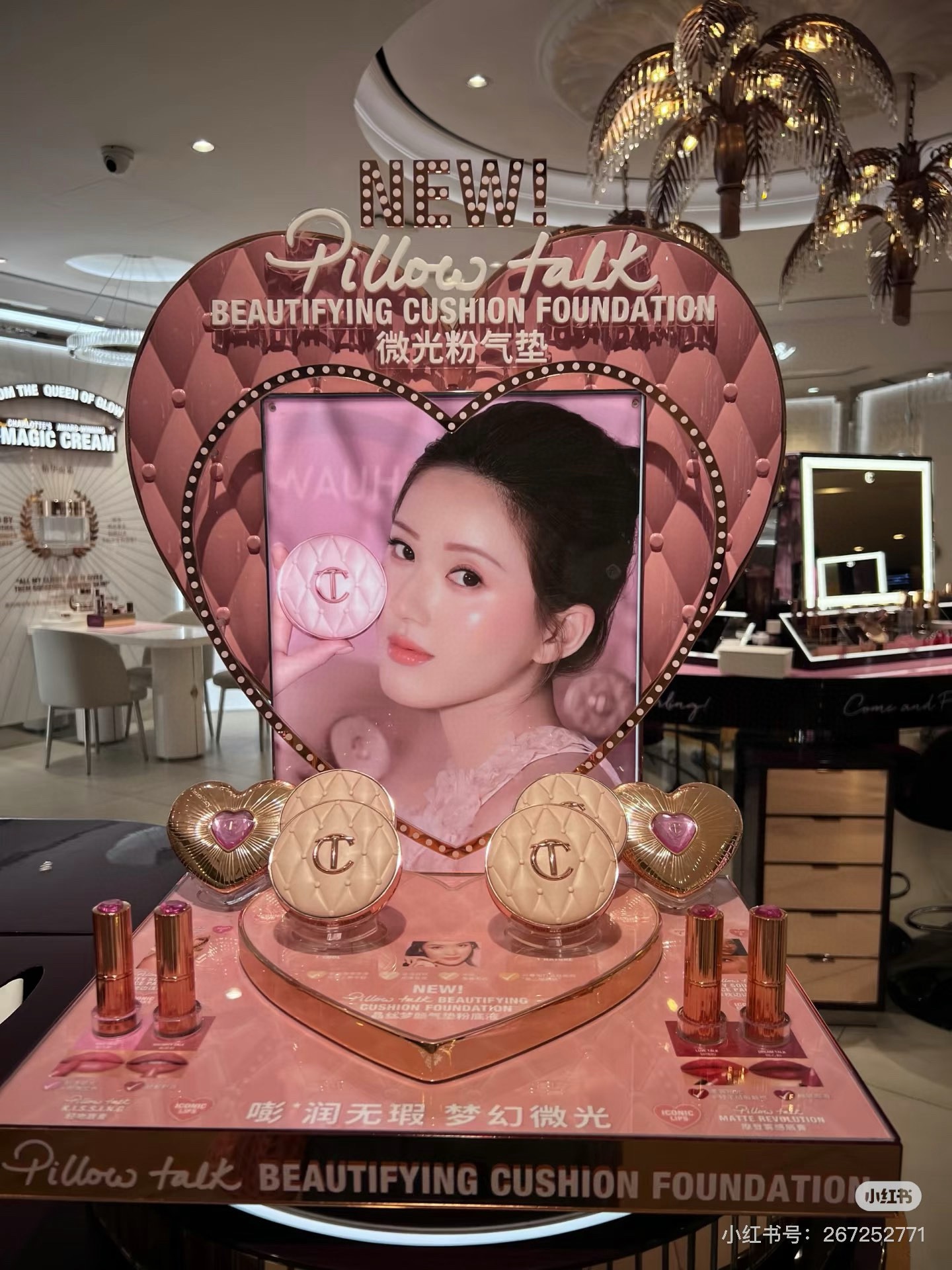 NO:810541,Ruth’s personal selection, you can’t go wrong!  !  !  The staying power of makeup is really amazing!  !  !  Ruth tested it!  !  !  From the morning to the afternoon, the base makeup is still firmly on the face. After being slightly oily, it sticks more closely to the skin, giving it that high-end 'creamy skin' texture. There is no need to touch up makeup frequently, and it is super worry-free for commuting and shopping all day long!  !  !  ,makeup19860909露思亲选 包不出错！！！ 持妆力真的超级惊喜！！！ 露思测试过！！！ 早上上妆到下午,底妆还是牢牢扒在脸上,微微出油后反而更贴肤,呈现出那种高级的“奶油肌”质感,不用频繁补妆,通勤、逛展一整天都超省心！！！,彩妆,accessory
