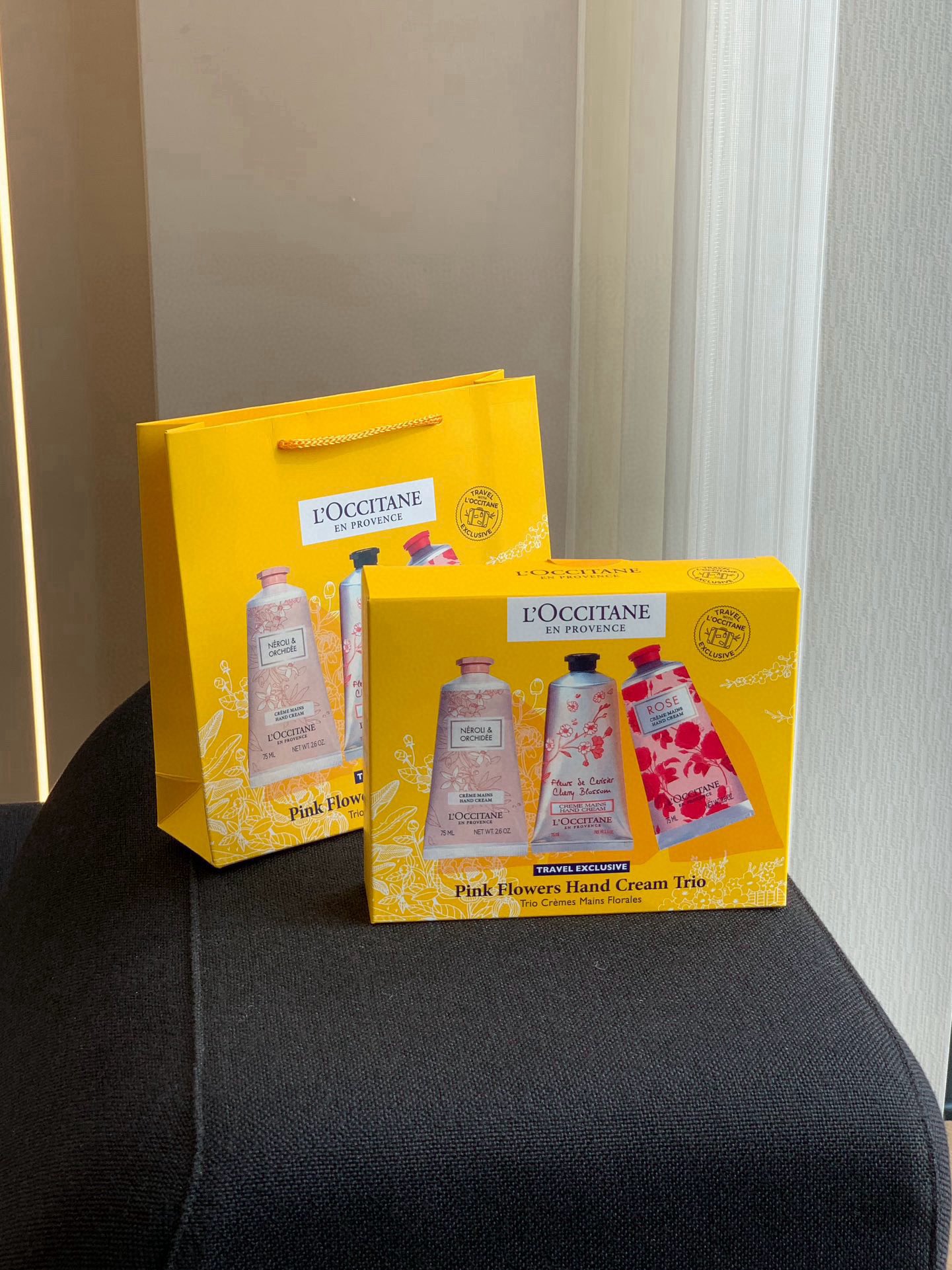 NO:879383,A box of three is a great deal. A total of 225ml is enough for this winter~ Specifications: Grasse Orange Blossom 75ml Sweet Cherry Blossom 75ml Rose Heart 75ml There are three large bottles in a box/each bottle is sealed with tin foil. The first choice for gifting fairy hand cream!  !  !  , hand cream19860909一盒三只装 入手超划算 一共225ml这个冬天就够用啦～ 规格 格拉斯橙花75ml 甜蜜樱花 75ml 玫瑰之心75ml 一盒里面有三大支装/每一支都有锡纸封口 神仙护手霜送礼首选！！！,护手霜,accessory