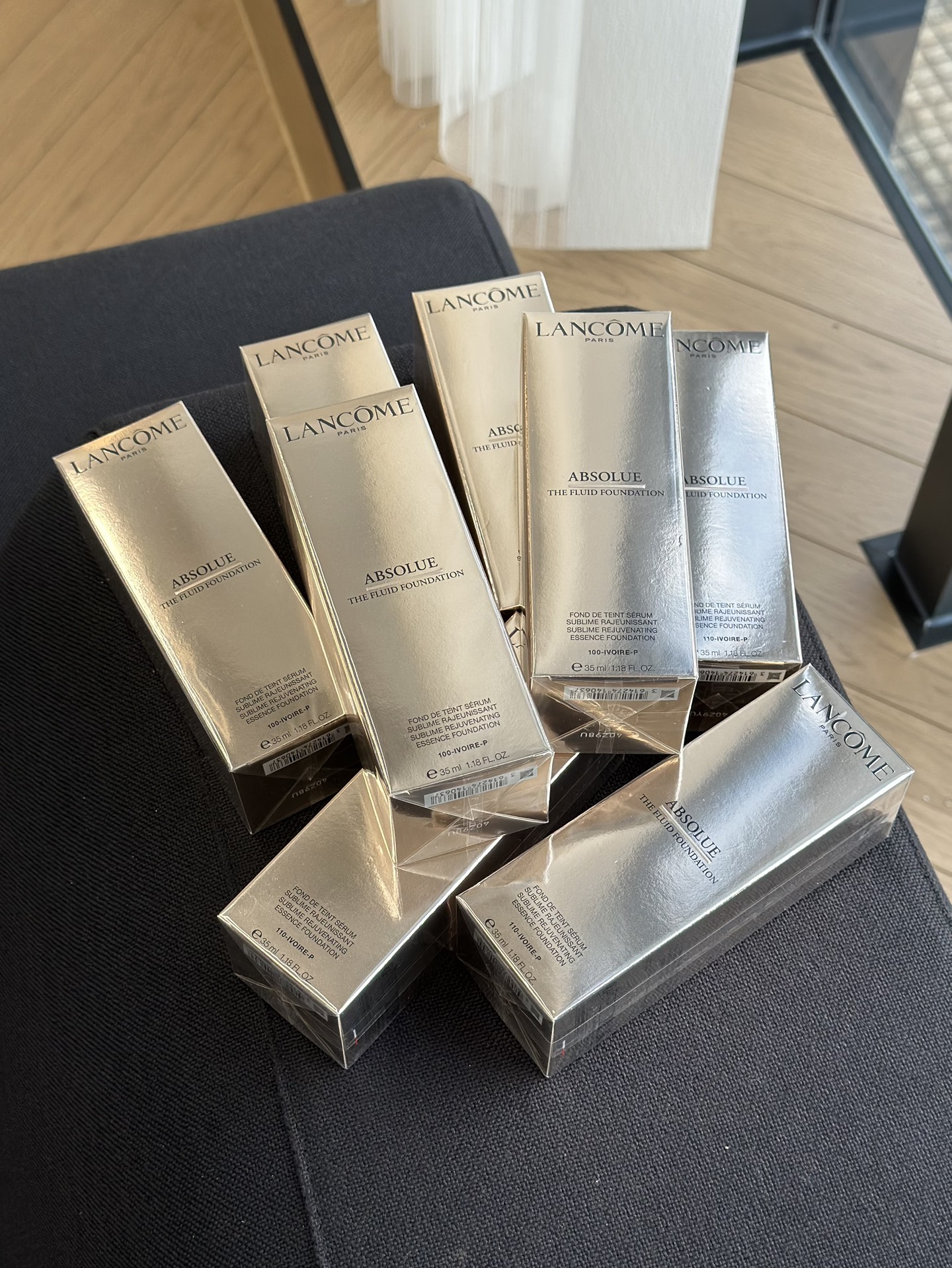 NO:810469,Lancôme's new pure liquid foundation has been completely upgraded!  !  !  The dry skin savior is here!  Skin nourishing base makeup!  !  !  The new version of the ingredients adds Damascus rose essence + high-concentration hyaluronic acid, making it easy to apply makeup and skin care!  Wear makeup all day long without drying it out. After makeup removal, your skin becomes more translucent. It’s super friendly to sensitive skin. The highlight of the effect is skin nourishing + makeup effect!  !  !  !  ,makeup19860909兰蔻新款菁纯粉底液全新升级！！！ 干皮救星来袭！养肤底妆！！！ 新版成分中添加大马士革玫瑰精粹＋高浓度玻尿酸,上妆即护肤！带妆一整天不拔干,卸妆后皮肤反而更透亮,对敏感肌超级友好 功效亮点养肤＋妆效双杀！！！！,彩妆,accessory