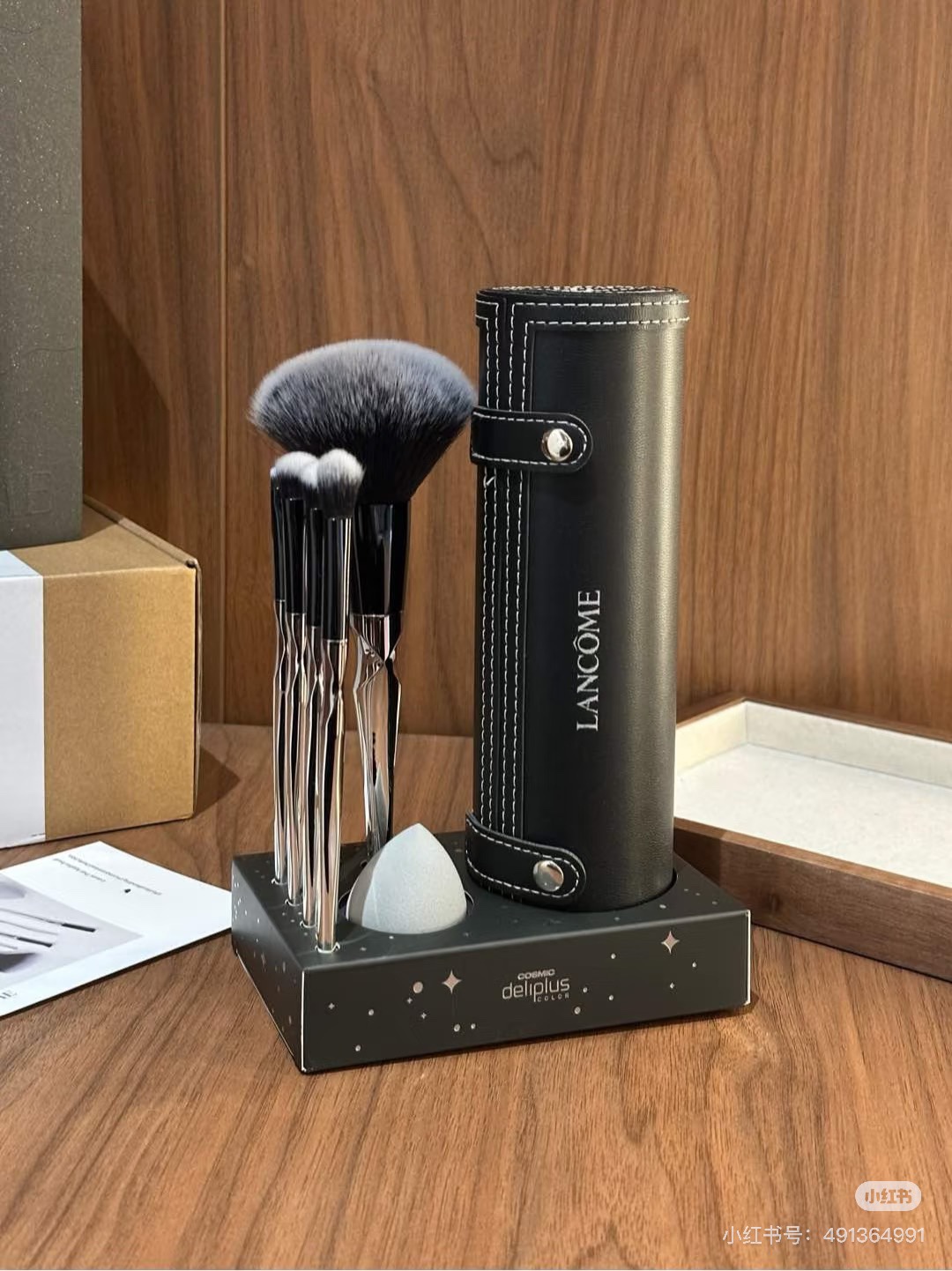 NO:810848,A good-looking, easy-to-use and portable makeup brush set is here. Lancôme makeup brush set (seven-piece set) is suitable for personal use and gift giving!  !  !  , trendy department store19860909好看好用便携的化妆刷套盒来袭 兰蔻化妆刷套盒（七件套） 自留送礼都合适！！！,潮品百货,accessory