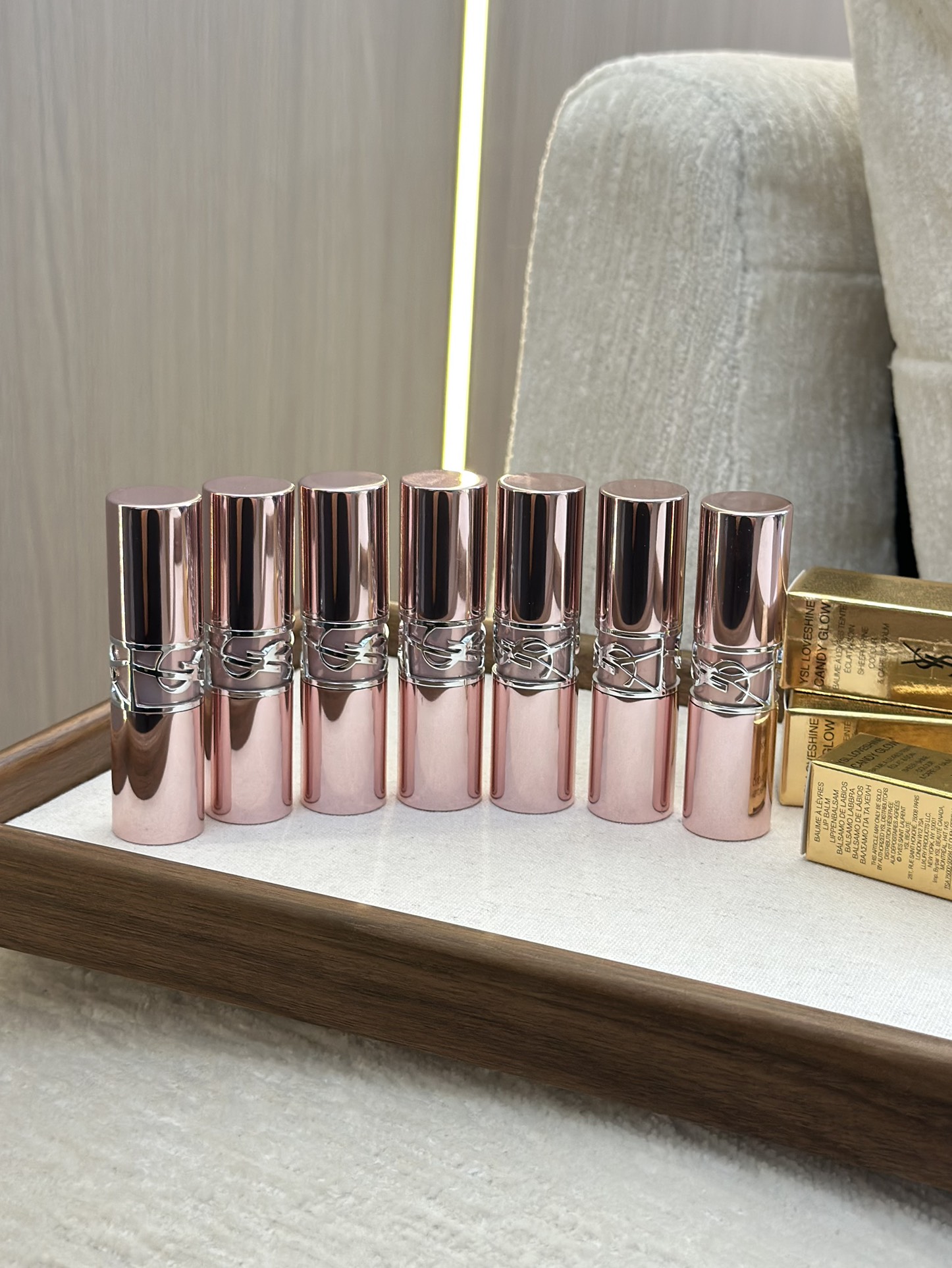 NO:810989,Beautiful chapter for everyone!  The pink-silver gradient tube body is the finishing touch of the YSL pink tube. The cold-toned metallic luster is blended with delicate glitter, giving it a girly yet high-end feel. The texture is full of texture!  !  !  , lipstick. lip glaze. lipstick, saint laurent19860909全员美丽篇！粉银渐变的管身是YSL粉管的点睛之笔,冷调金属光泽糅合细腻闪片,既有少女感又不失高级感,质感直接拉满！！！,口红.唇釉.唇膏,saint laurent,accessory