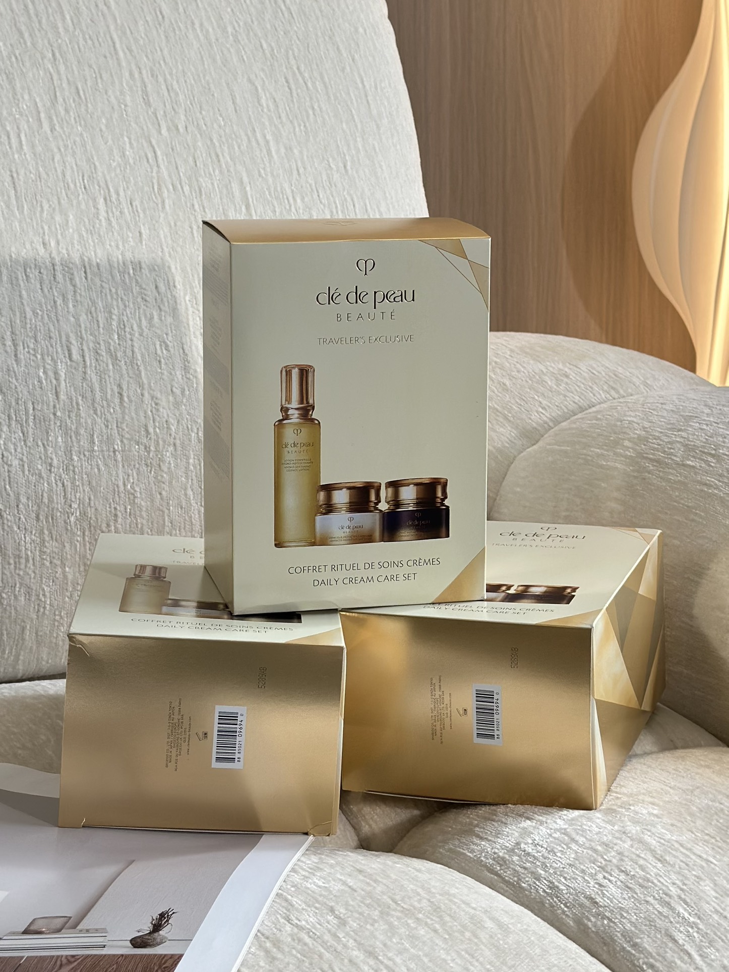 NO:811039,The texture of a lady is very cost-effective. It shows your temperament for personal use. It is very elegant to give as a gift. If you have a yellow-skinned face and close your eyes, you will be glowing even without makeup. Skin care products19860909贵妇质感性价比拉满 自用显气质,送礼超有面儿 黄皮垮脸闭眼冲,素颜都在发光,护肤品,accessory