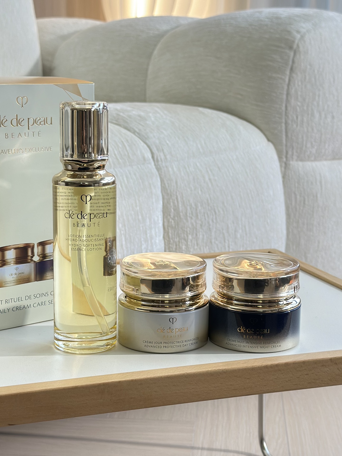 NO:811037,Girls must be kind to themselves!  !  !  One set can provide hydration, anti-aging, brightening, and repair. Who hasn’t been amazed by this set of CB polishing kits?  !  !  Water + day cream + night cream in one set!  Lady-level skin care is perfect♀ Diamond Essence Water is the best in hydration and stability. After wet application, the skin is so tender that it will ooze water. Fine pores, and the foundation is very adaptable. Diamond Day Cream. Sun protection and antioxidant + firming and lifting. One-step protection and anti-aging during the day. The texture is refreshing and non-sticky, and makeup does not rub in the mud.19860909女生一定要对自己好一点！！！ 一套搞定补水、抗老、提亮、修护 到底是谁还没被这套CB钻光套盒惊艳到！！！ 水+日霜+夜霜一套配齐！贵妇级护肤直接拉满♀ 钻光精华水 补水维稳一把手 湿敷完皮肤嫩到掐出水 毛孔细腻、底妆巨服帖 钻光日霜 防晒抗氧+紧致提拉 白天防护抗老一步到位 质地清爽不黏腻,上妆不搓泥 钻光夜霜 熬夜党本命修护霜 淡纹提亮+深层滋养 睡醒素颜都在发光,护肤品,accessory