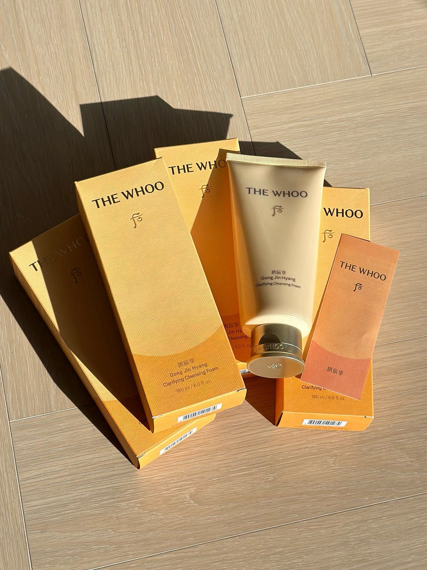 NO:811091,The new version has been upgraded with super careful ingredients. It adds anti-wrinkle effect, adds elasticity to the skin, cleans and anti-aging while retaining amino acid surface activity + plant moisturizing essence. For sensitive skin, it can still be rinsed and removed with eyes closed. The core function of the two-in-one is not lost. Light makeup and sunscreen can be washed away with one click. Lazy people are ecstatic!  !  !  , skin care products19860909新版本成分升级超走心 新添加抗皱功效,给肌肤补充弹力,清洁同时还能抗老保留氨基酸表活+植物保湿精萃,敏皮依旧能闭眼冲洗卸二合一的核心功能没丢,淡妆防晒一键洗干净,懒人狂喜！！！,护肤品,accessory