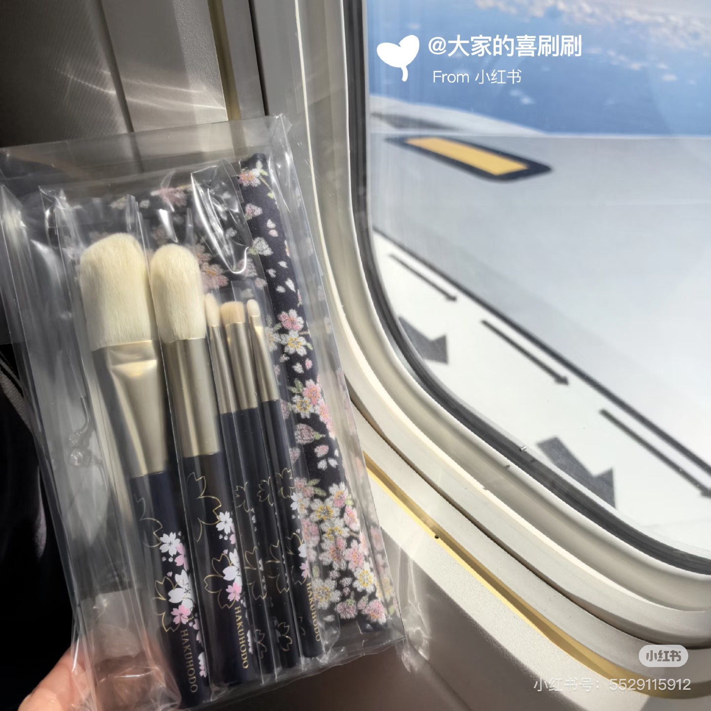 NO:811251,Really good makeup is never expensive makeup, but a good brush that can amplify the sophistication of makeup!  After using Bai Feng Tang once, you will understand what 'brush changes makeup effect' means, Chaopin Department Store19860909真正好的化妆,从来不是贵价彩妆,而是一把能放大妆容精致度的好刷子！用一次白凤堂,就会明白什么叫“刷子改变妆效”,潮品百货,accessory