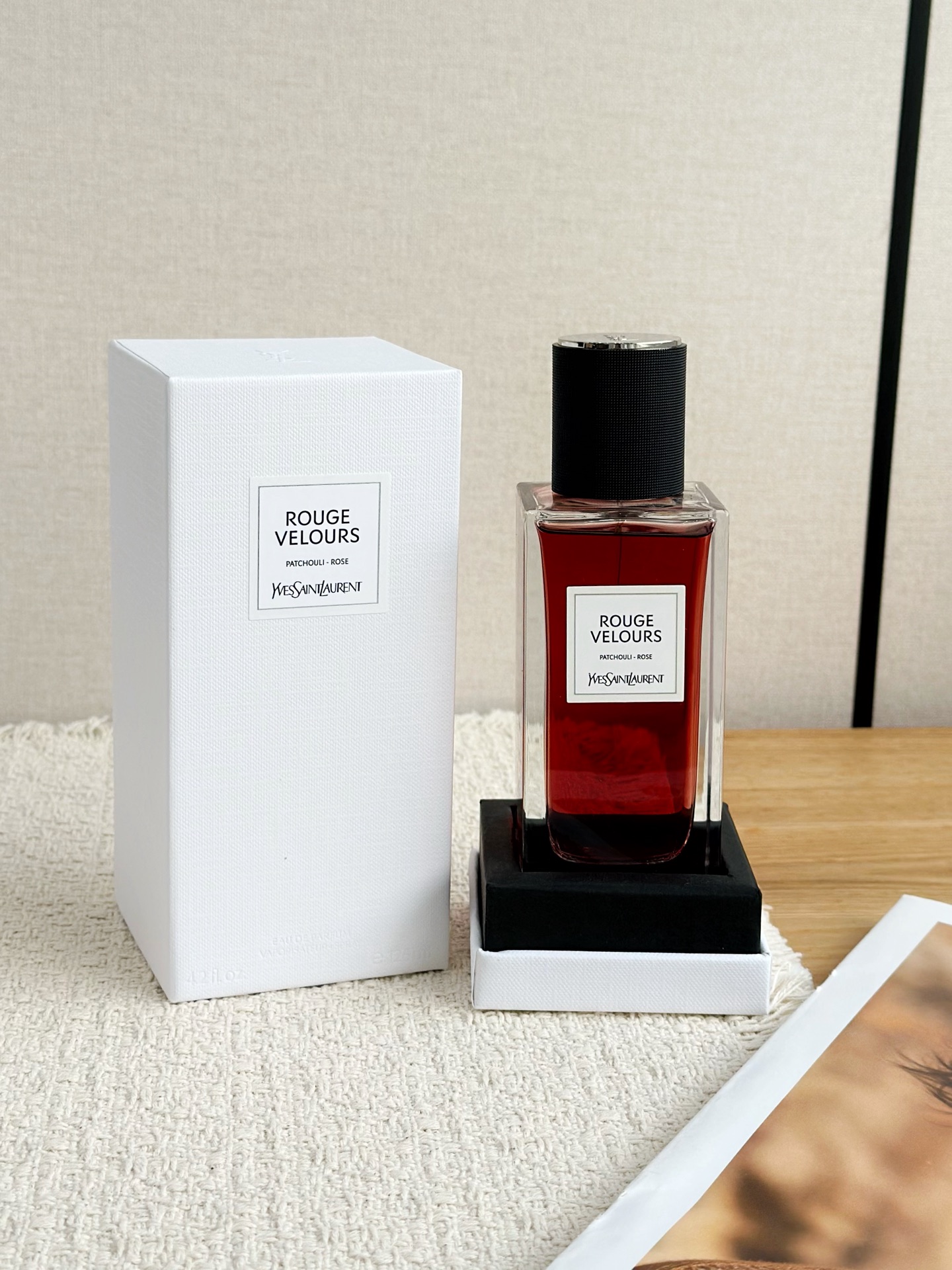 NO:851000,YSL Yves Saint Laurent Haute Couture - Red Velvet 125ml. Neutral fragrance. Fragrance notes: floral chypre. Top notes: tea, pink pepper. Middle notes: rose, jasmine, iris. Base notes: patchouli, vetiver, musk, perfume, saint laurent, saint laurent.19860909YSL 圣罗兰高定-红丝绒125ml 属性中性香 香调花香西普调 前调茶叶 粉红胡椒 中调玫瑰 茉莉 鸢尾花 后调广藿香 香根草 麝香,香水,saint laurent,saint laurent,accessory