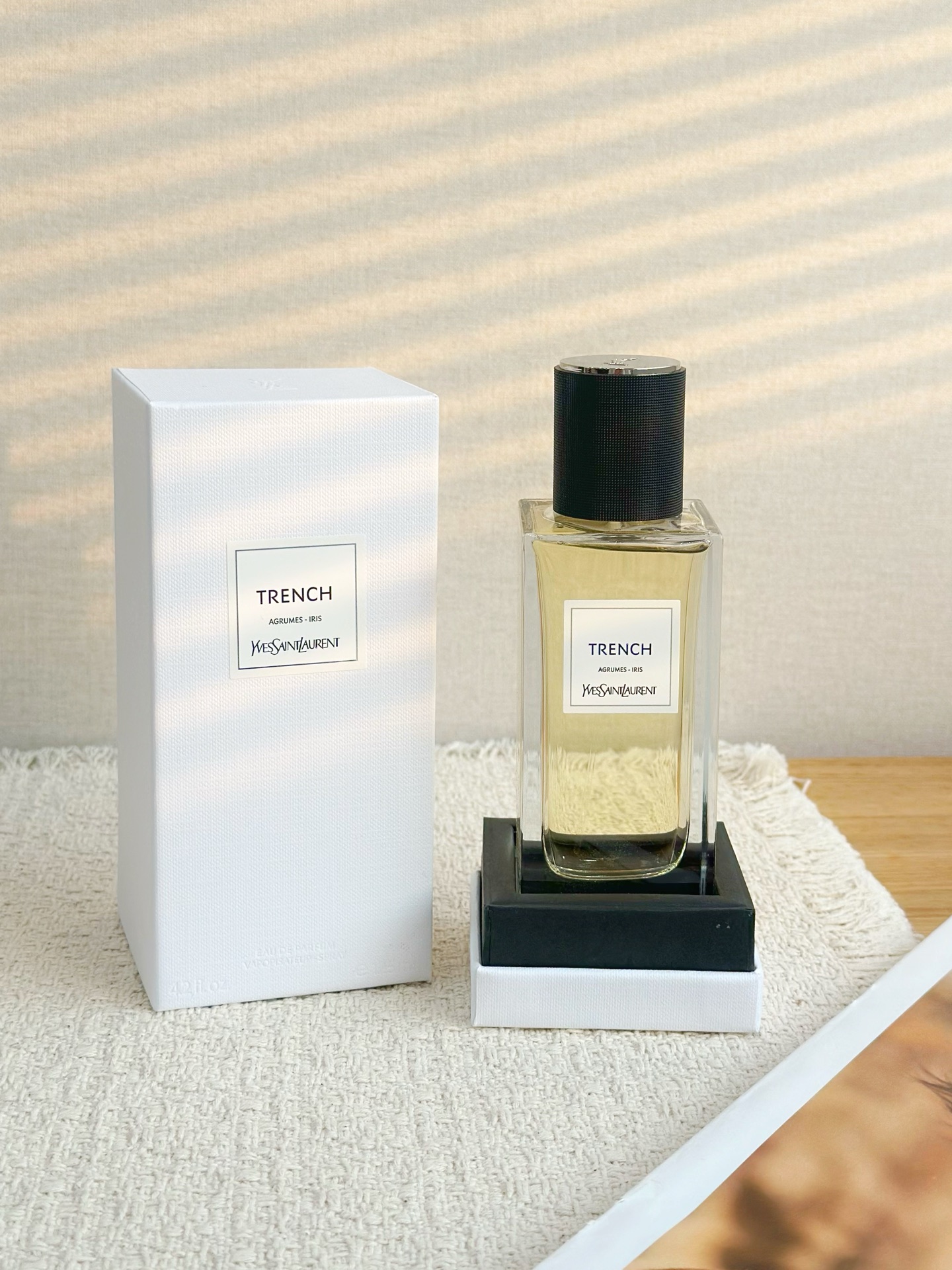 NO:850944,YSL Saint Laurent Haute Couture - Windbreaker 125ml. Neutral fragrance. Fragrance: Fruity and floral. Top notes: tangerine, bergamot, fig. Middle notes: iris, orange blossom oil. Base notes: musk. Cedar, ambrette, perfume, saint laurent, saint laurent.19860909YSL 圣罗兰高定-风衣125ml 属性中性香 香调果香花香调 前调蜜橘 香柠檬 无花果 中调鸢尾花 橙花油 后调麝香 雪松 黄葵,香水,saint laurent,saint laurent,accessory