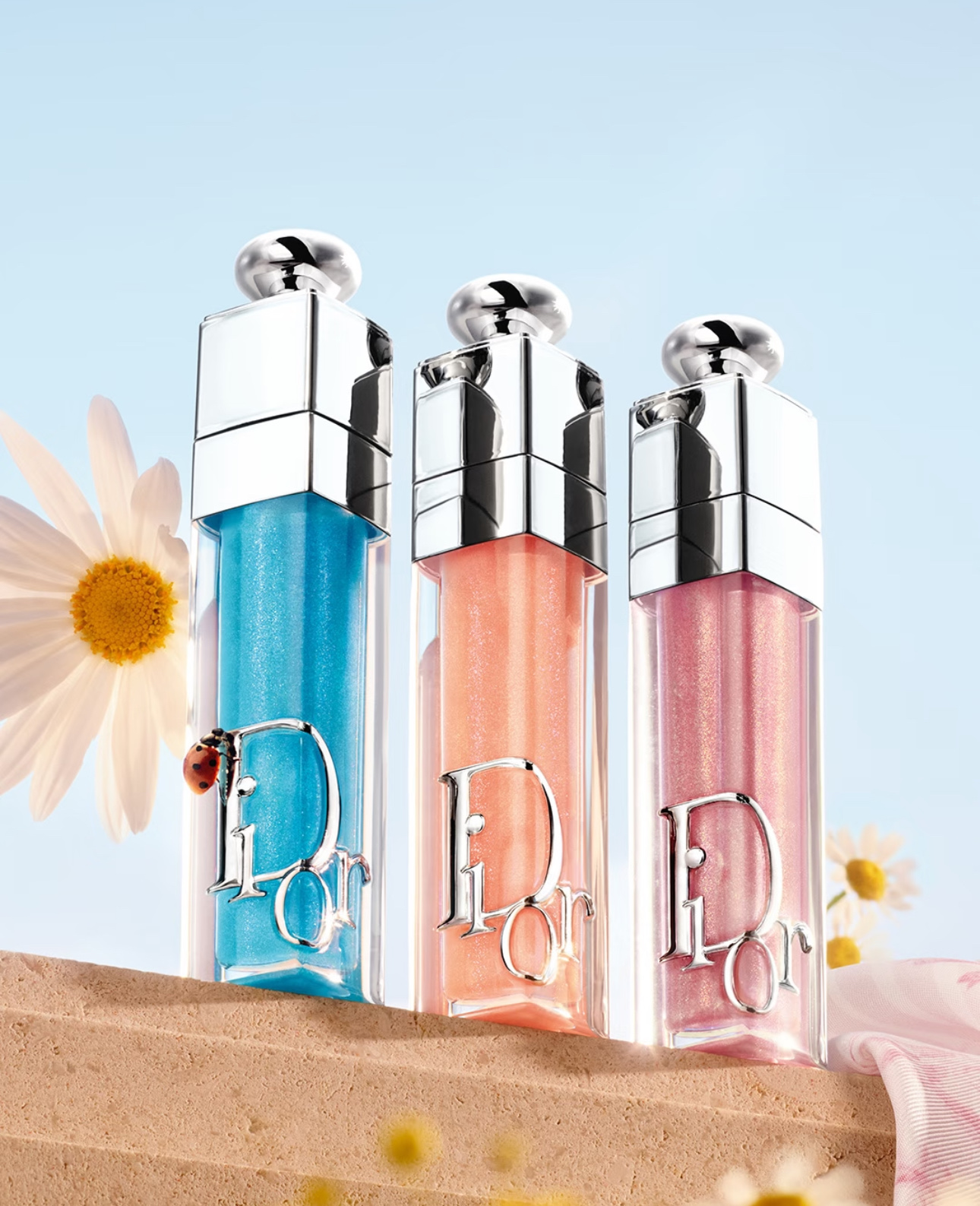 NO:879172,Evaluation of Xiaohongshu bloggers’ strength. There is not a single negative review. All the sisters who have tried it have nothing but praise!  !  !  Actual test of all colors with no negative reviews. From #001 pink translucent, #004 coral light orange, #012 dry rose, #apricot brown to #086 mint ice, no matter you have yellow or white skin, daily party or makeup party, you can find your true color. Single application can give you a mama-like pouty lip, and layered application can unlock N kinds of glass lip makeup effects. From early morning without makeup to date, there is no 'outrageous color number'!  The moisturizing power of the formula of hyaluronic acid + cherry seed oil, which is collectively certified by dry lip bloggers, is really amazing!  It has a clear jelly feel on the lips, does not stick to hair at all, and does not dry out afterward. Chapped and flaky lips in autumn and winter are smoothed immediately after application, and lip lines are visibly faded. Many bloggers with dry lips use it as a 'lip primer + lip gloss'. It moisturizes the lips so much that it feels like a SPA for the lips. The color development and durability are both online. Don't think that lip gloss only moisturizes!  Its color rendering power is just right at the point of 'clear but not light'. A thin application can enhance the color, and a thick application can give a full glass lip texture, and it will not be stained quickly after drinking water. Whether it is to enhance the complexion without makeup, or to add a sense of atmosphere by layering matte lipstick, you can easily handle it. Lipstick, lip glaze, lipstick19860909小红书博主实力测评 无一差评 试过的姐妹,没有一个不夸的！！！ 全色号零差评实测 从#001粉色透亮、#004珊瑚浅橘、#012干枯玫瑰、#杏茶色到#086薄荷冰,不管是黄皮白皮、日常党还是玩妆党,都能找到本命色.单涂是妈生感嘟嘟唇,叠涂又能解锁N种玻璃唇妆效,从早八素颜到约会斩男妆全hold住,完全不存在“踩雷色号”！ 干唇博主集体认证的滋润力 透明质酸+樱桃籽油的配方真的太顶了！上嘴是清透的果冻感,完全不黏头发,后续也不拔干.秋冬干裂起皮的嘴唇涂完直接被抚平,唇纹肉眼可见地淡了,很多干唇博主都把它当成“唇部打底+护唇蜜”双用,润到像给嘴唇做SPA. 显色度&持久度双在线 别以为唇蜜就只有润！它的显色力刚好卡在“清透不寡淡”的点上,薄涂提气色,厚涂又有饱满的玻璃唇质感,喝水也不会很快斑驳.不管是素颜提气色,还是给哑光口红叠涂增加氛围感,都能轻松拿捏.,口红.唇釉.唇膏,accessory