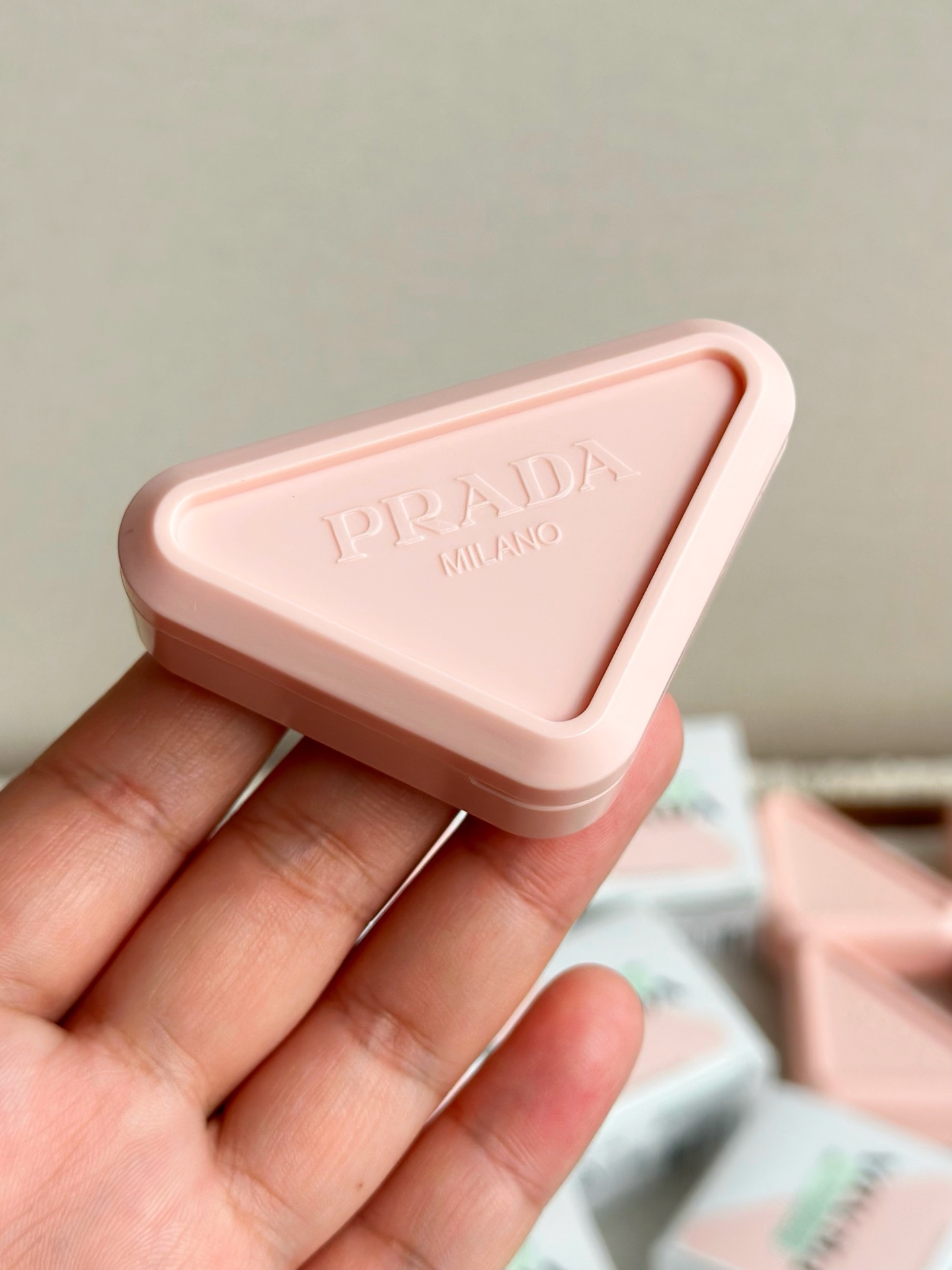 Prada普拉达粉三角多用膏 7