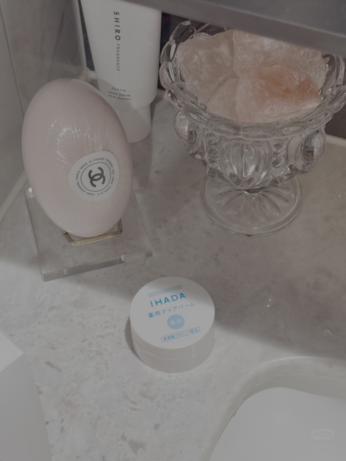 NO:894430,From the century-old classic fragrance heritage, the beautiful appearance design, to the practicality of both cleaning and fragrance retention, there are no shortcomings in all aspects, turning bathing from a simple cleaning chore into an immersive fragrance SA, integrating exquisiteness into every detail of daily life. Once you start using the No. 5 series with your eyes closed, it will be difficult to settle for ordinary bath products!  !  !  , toiletries19860909从百年经典香调底蕴、绝美外形设计,到兼顾清洁与留香的实用力全方位无短板,让洗澡从简单的清洁琐事,变成一场沉浸式香氛SA,把精致融入日常每一处细节,五号系列入门闭眼入,用过就很难再将就普通沐浴产品！！！,洗护用品,accessory