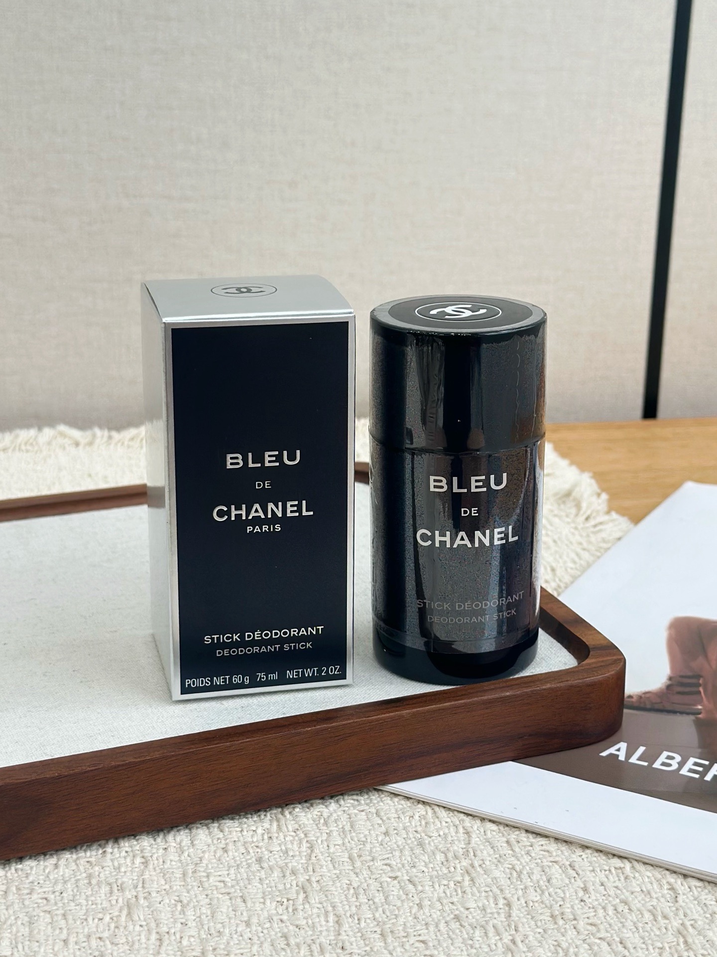 NO:894637,Same style as Wang Yibo!  Chanel Azure Antiperspirant Deodorant is a universal good product for both men and women. It is a super antiperspirant and odor suppressor, saying goodbye to summer embarrassment!  This deodorant is specially designed to treat stickiness and odor under the armpits, heavy sweating during exercise, and high temperatures all day commuting. It can also firmly lock in the refreshing feeling and eliminate the sour and stuffy body odor after sweating. Wearing sleeveless or suspenders is no longer cramped. The mild formula does not irritate the delicate skin of the armpits and will not cause skin redness after long-term use. It is a must-have for those who love sweating, fitness enthusiasts, and commuters!  !  !  , toiletries, perfume, chanel19860909王一博同款！香奈儿蔚蓝止汗香体膏 男女通吃万能好物 超强止汗抑味,告别夏日尴尬！这款香体膏专门针对出汗黏腻、腋下异味,运动暴汗、高温通勤一整天,也能牢牢锁住清爽感,杜绝出汗后的酸闷体味,穿无袖、吊带再也不用局促.温和配方不刺激腋下娇嫩肌肤,长期用不会闷肤泛红,爱出汗、健身党、通勤上班族刚需！！！,洗护用品香水,chanel,accessory