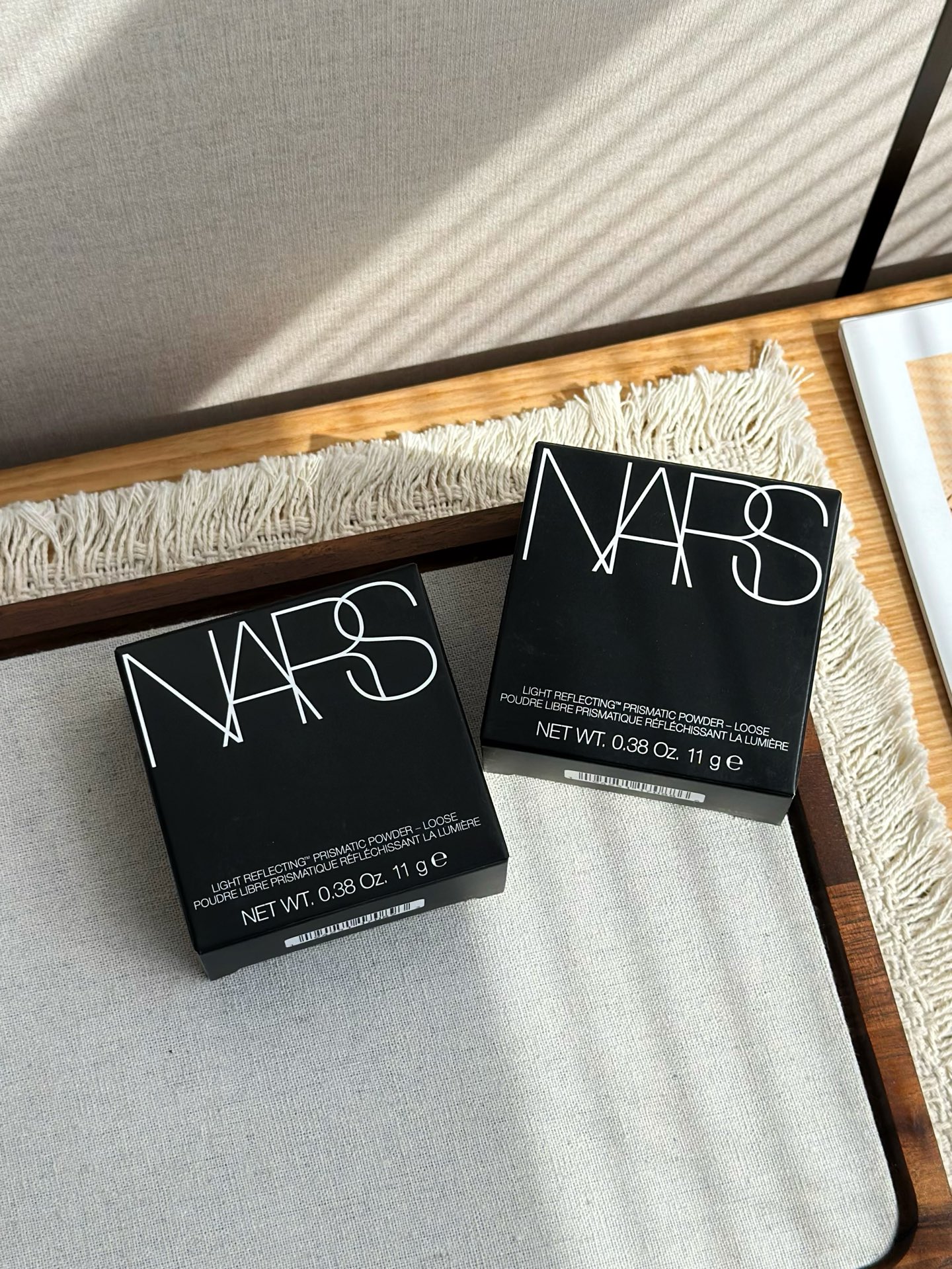 NO:894604,When it comes to big-name powders, no one can avoid NARS!  Offline counters are out of stock all year round, and there are zero negative reviews from beauty bloggers across the Internet. It is suitable for both oily and dry skin, as well as yellow and white skin. It combines delicacy, oil control, brightening, and soft focus, and it just needs the ceiling to set your makeup!  !  !  ,makeup19860909提到大牌蜜粉没人绕得开NARS！线下专柜常年断货,全网美妆博主实测零差评,不管混油干皮、黄皮白皮都能适配,集细腻、控油、提亮、柔焦于一身,定妆刚需天花板！！！,彩妆,accessory