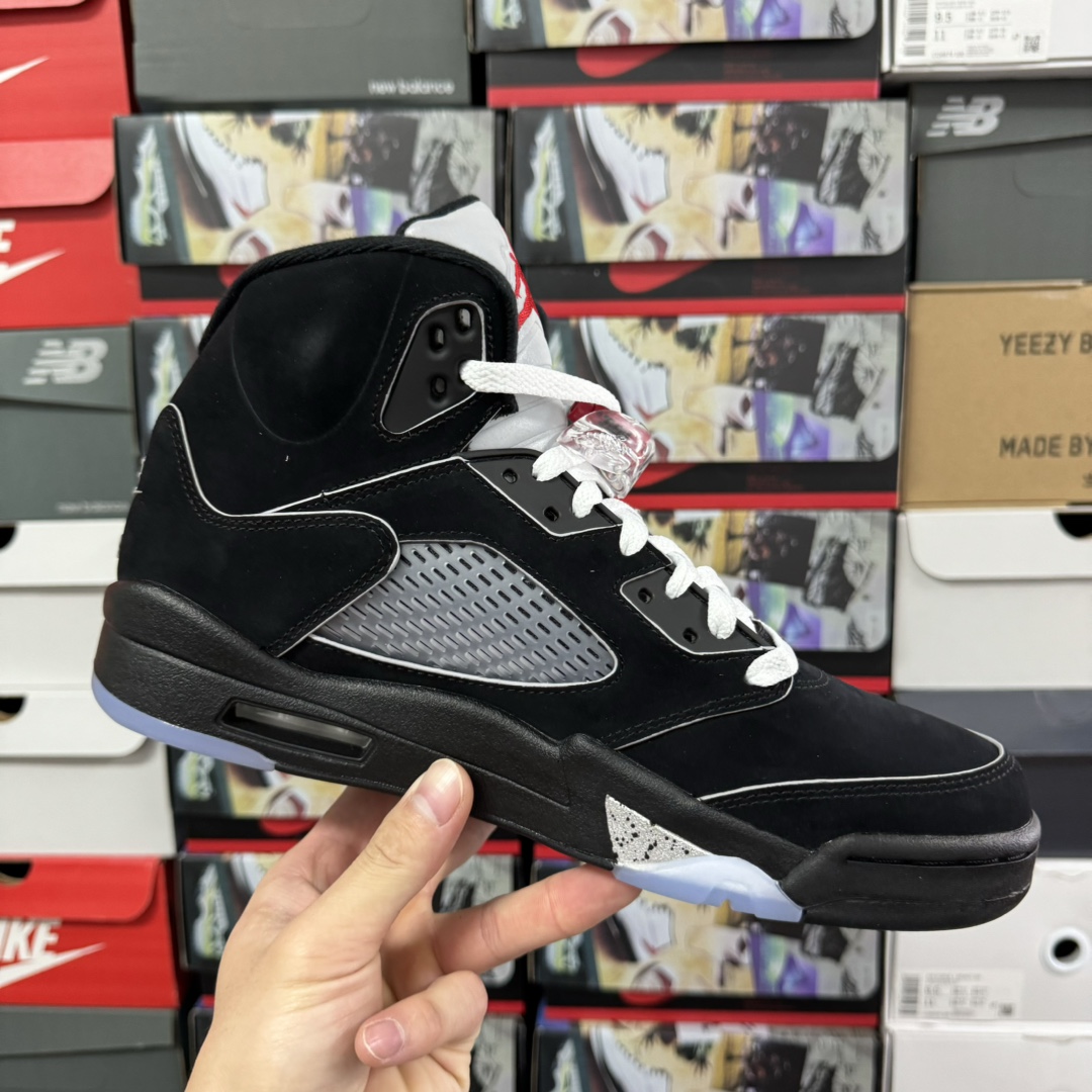 
AJ5 黑银 全码补出 最强货物 纯原生产线出品
#男鞋真标半码制#原档案原数据开发版型
#采用丝光磨