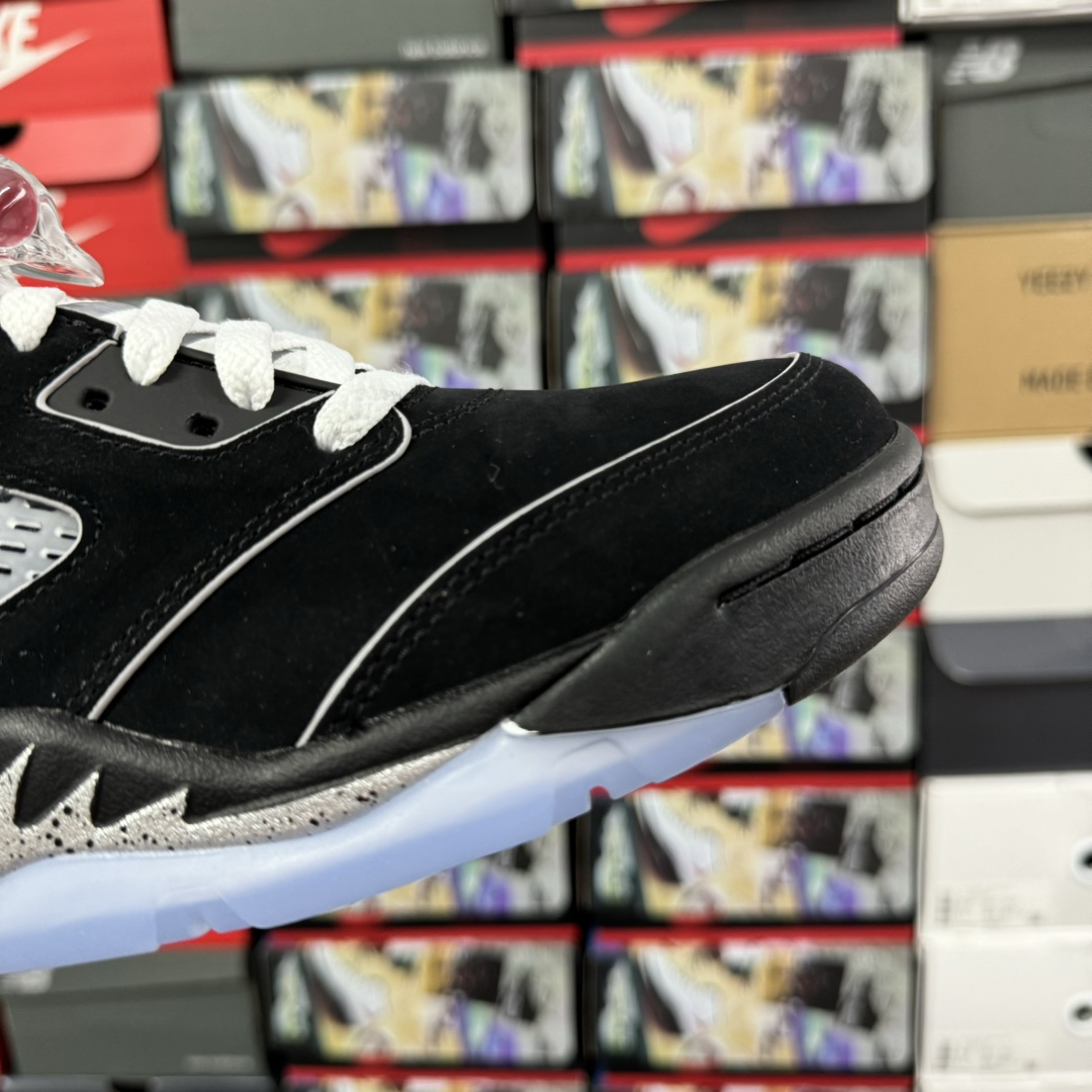 
AJ5 黑银 全码补出 最强货物 纯原生产线出品
#男鞋真标半码制#原档案原数据开发版型
#采用丝光磨