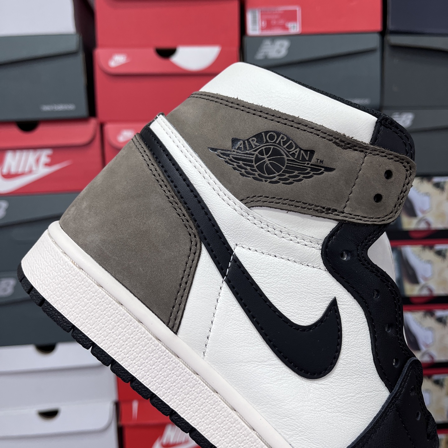 纯原 Air Jordan AJ1 Retro High 高帮黑摩卡小倒钩 -105 高端零售特供批次