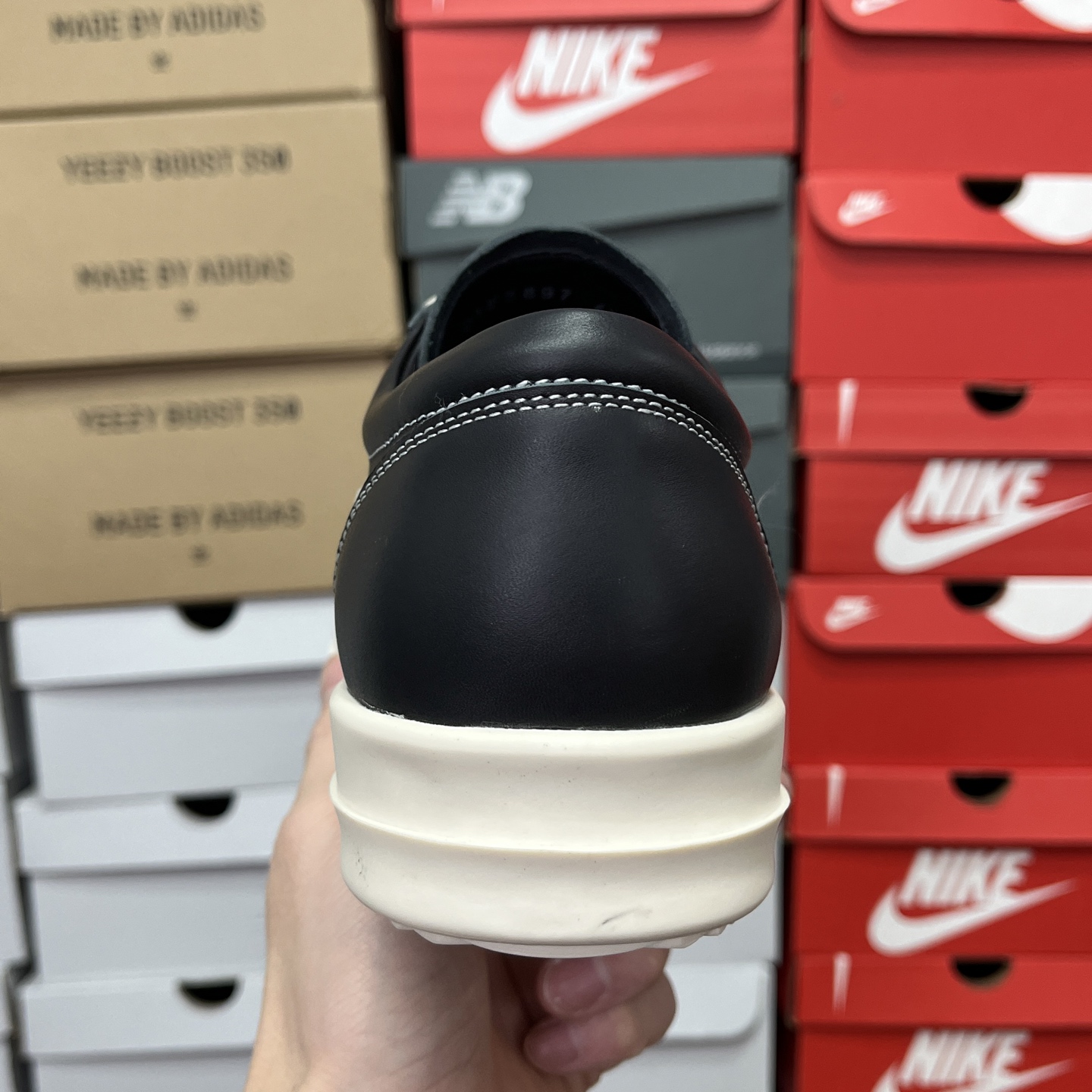 
RO欧文斯Rickowens 支线 drkshdw  配色黑白皮面
2023年度“鞋王”，最新版底模，