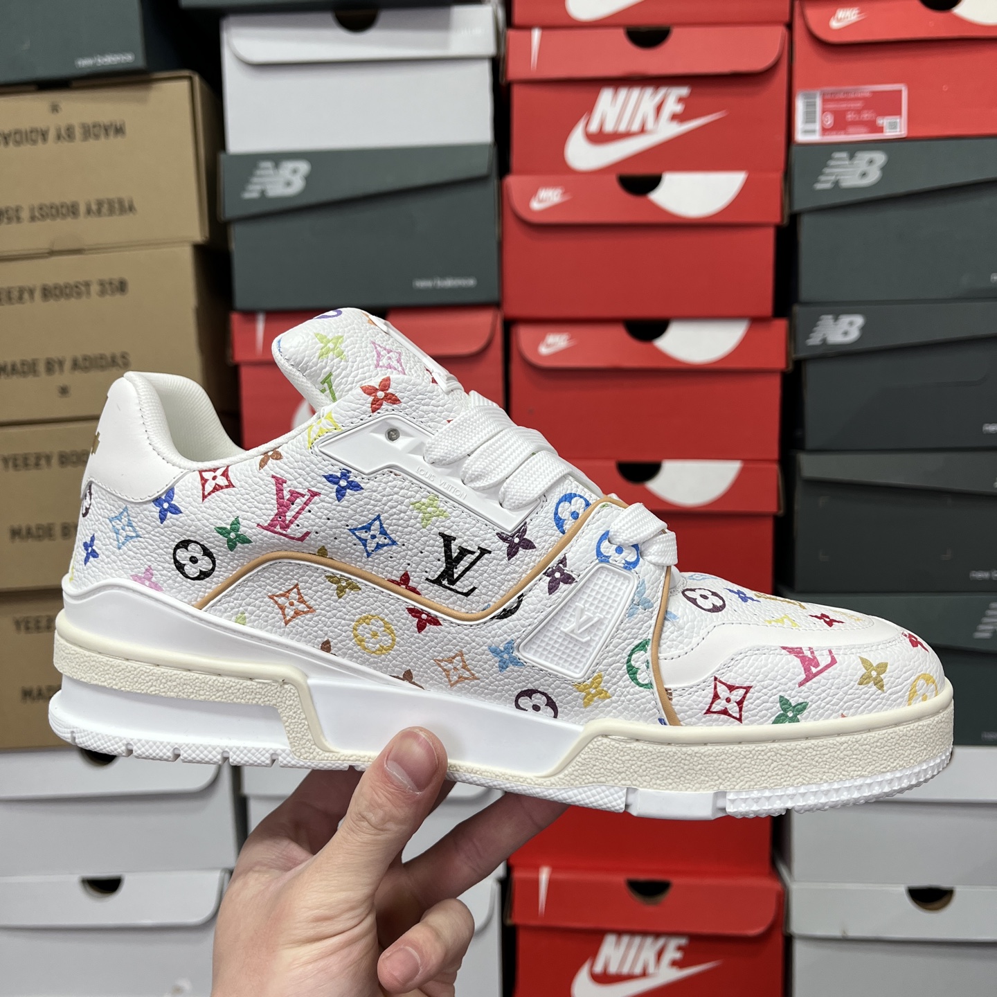  Louis Vuitton 路易威登 LV Trainer 低帮休闲板鞋 村上隆 三彩
尺码：39 4