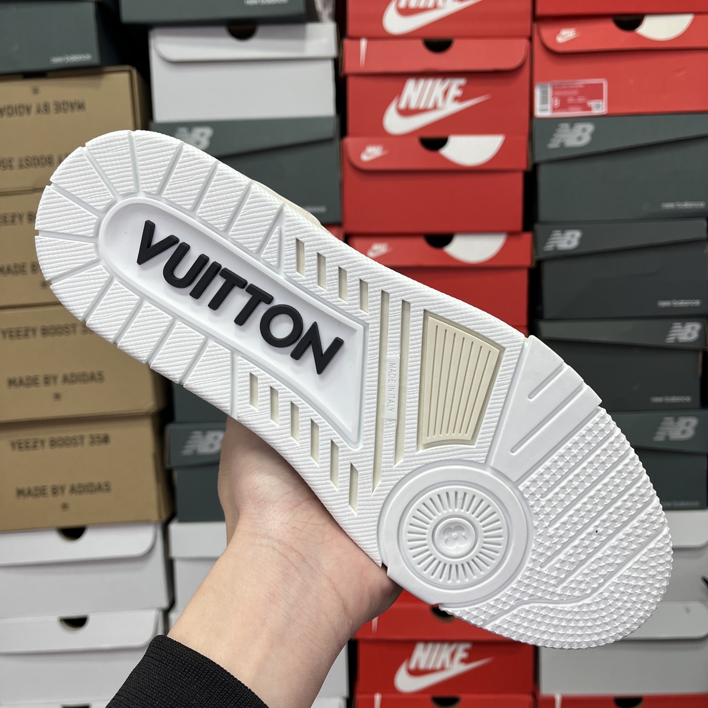  Louis Vuitton 路易威登 LV Trainer 低帮休闲板鞋 村上隆 三彩
尺码：39 4