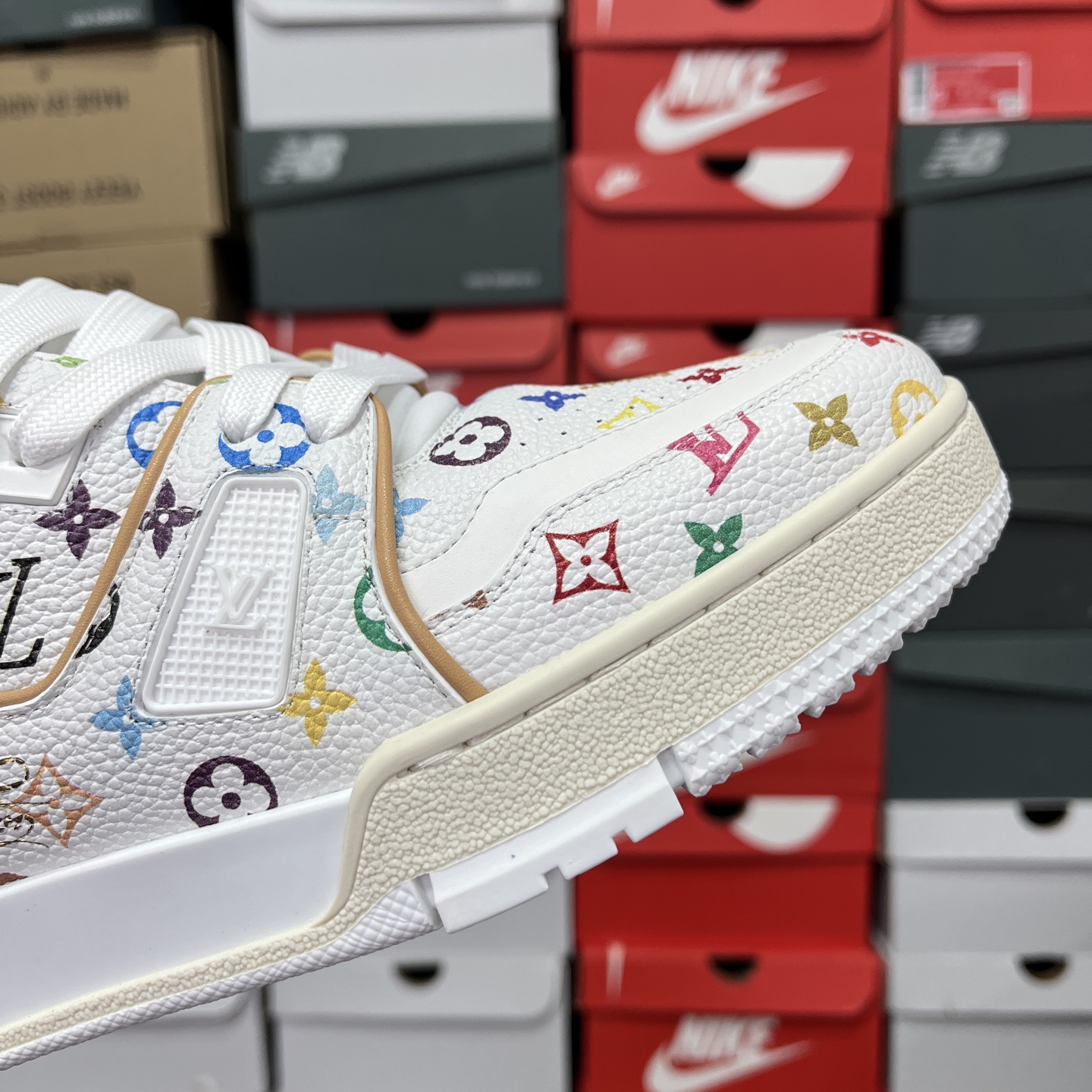  Louis Vuitton 路易威登 LV Trainer 低帮休闲板鞋 村上隆 三彩
尺码：39 4