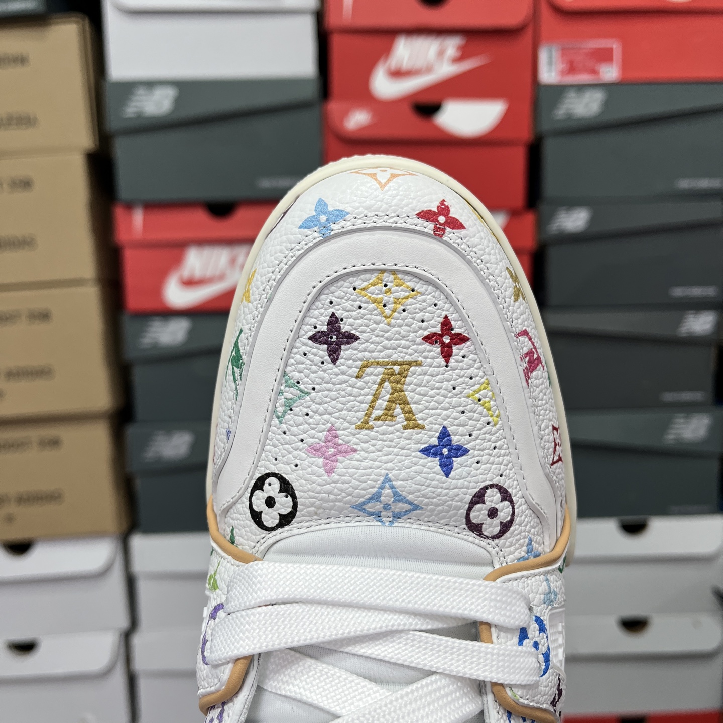  Louis Vuitton 路易威登 LV Trainer 低帮休闲板鞋 村上隆 三彩
尺码：39 4