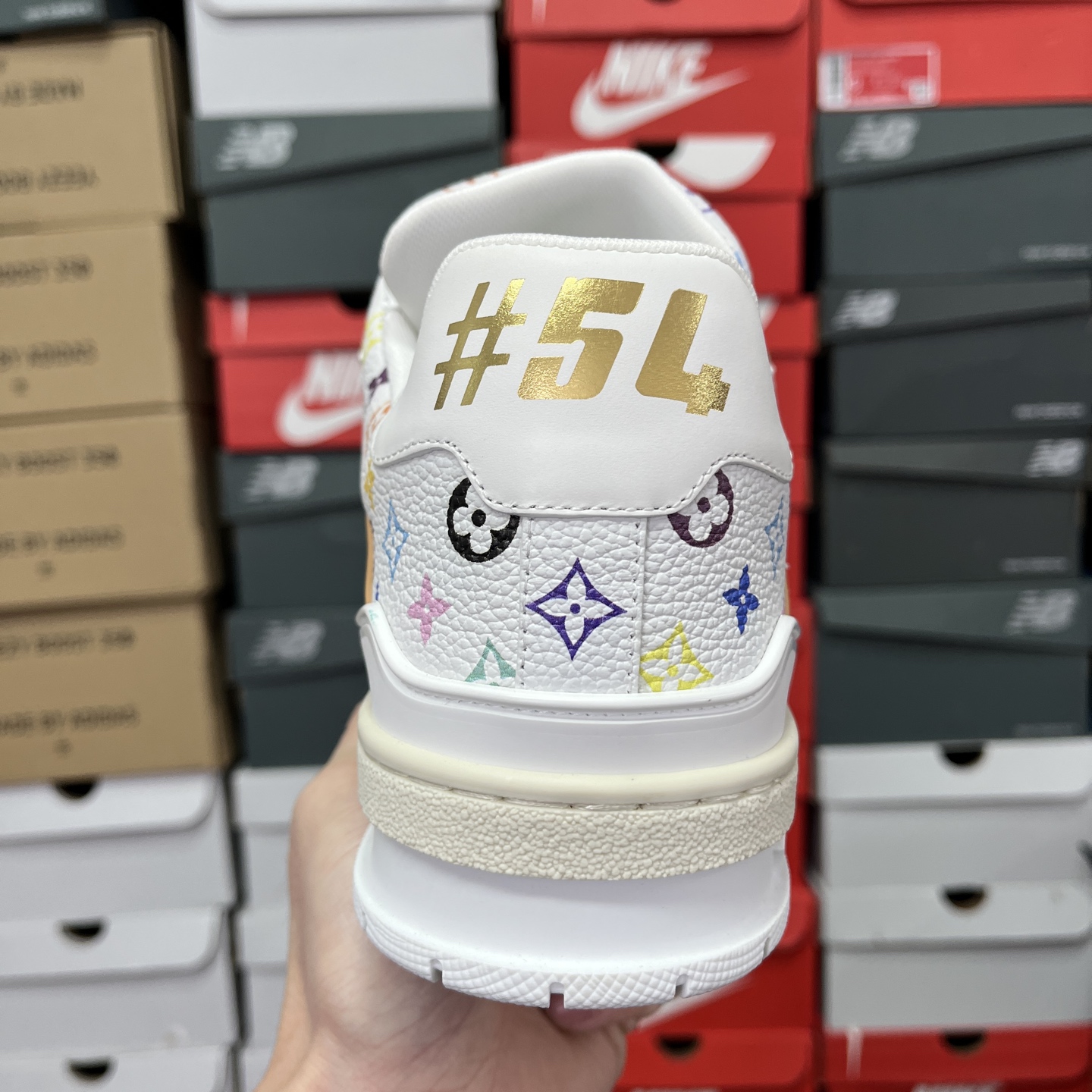 Louis Vuitton 路易威登 LV Trainer 低帮休闲板鞋 村上隆 三彩
尺码：39 4