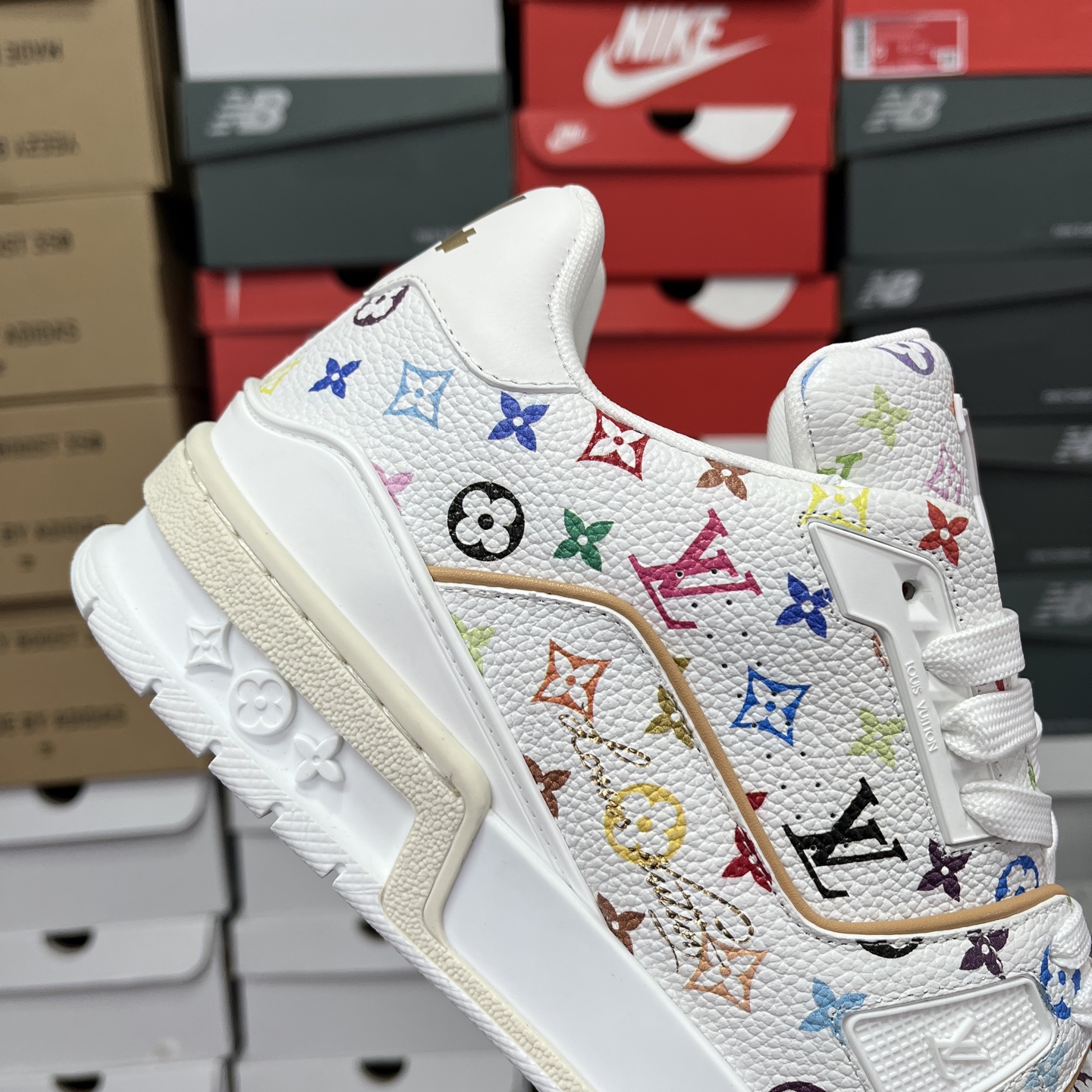  Louis Vuitton 路易威登 LV Trainer 低帮休闲板鞋 村上隆 三彩
尺码：39 4