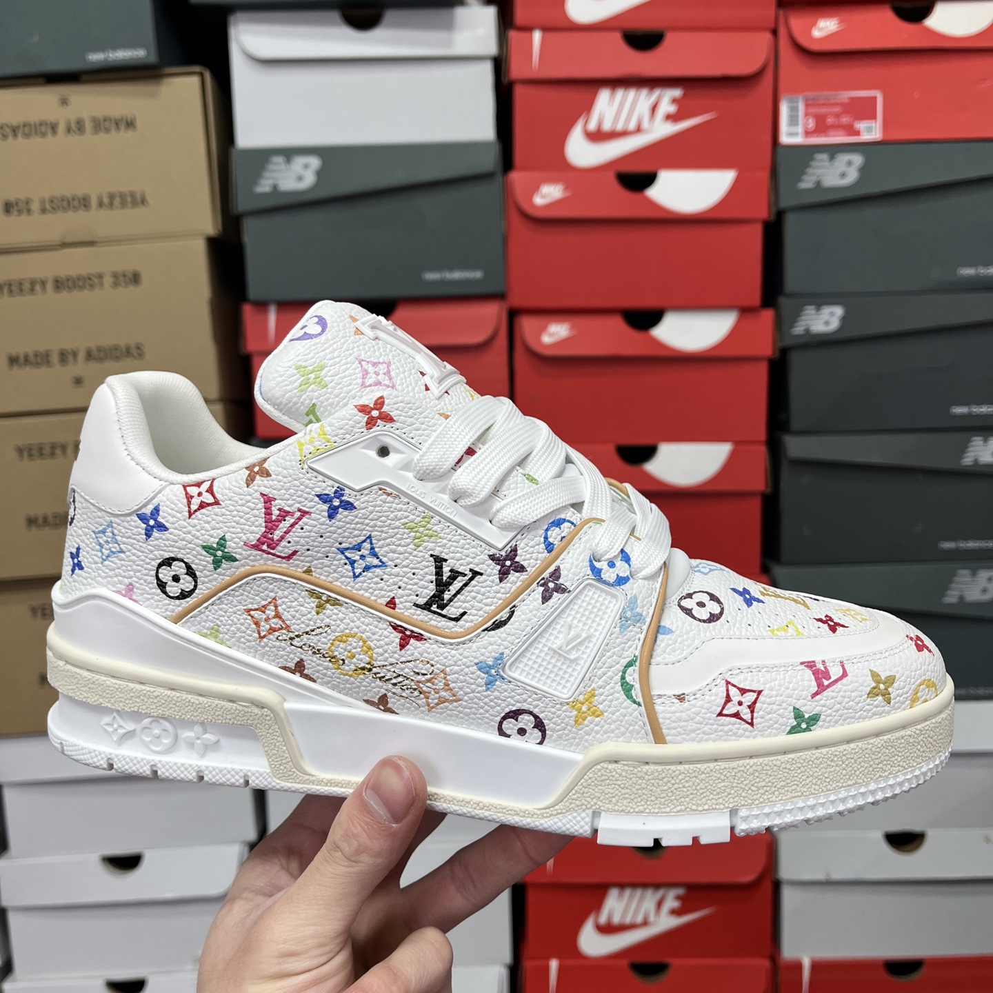  Louis Vuitton 路易威登 LV Trainer 低帮休闲板鞋 村上隆 三彩
尺码：39 4