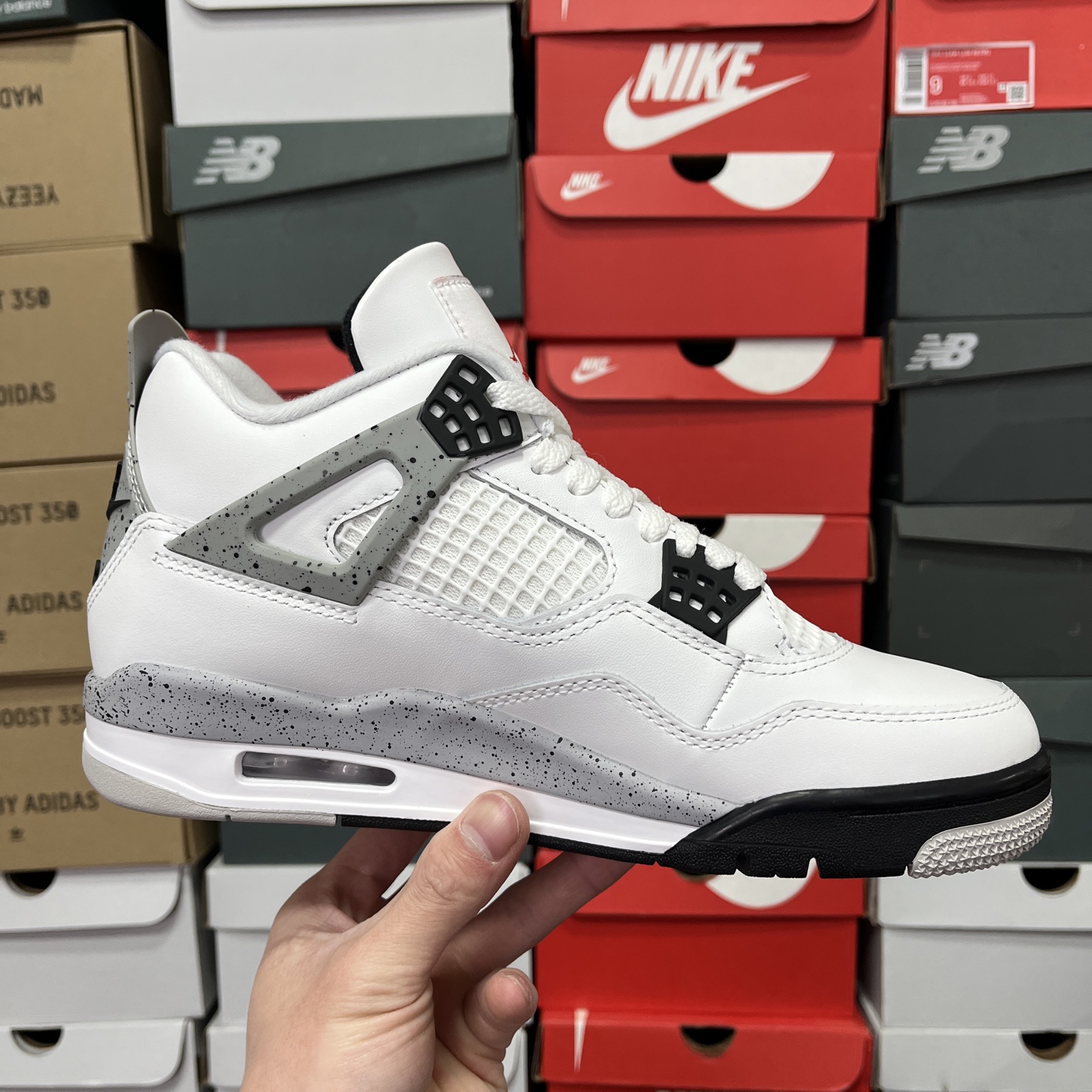   Air Jordan 4 2025复刻“白水泥”货号：FV5029-100
尺码：40.5-48.5