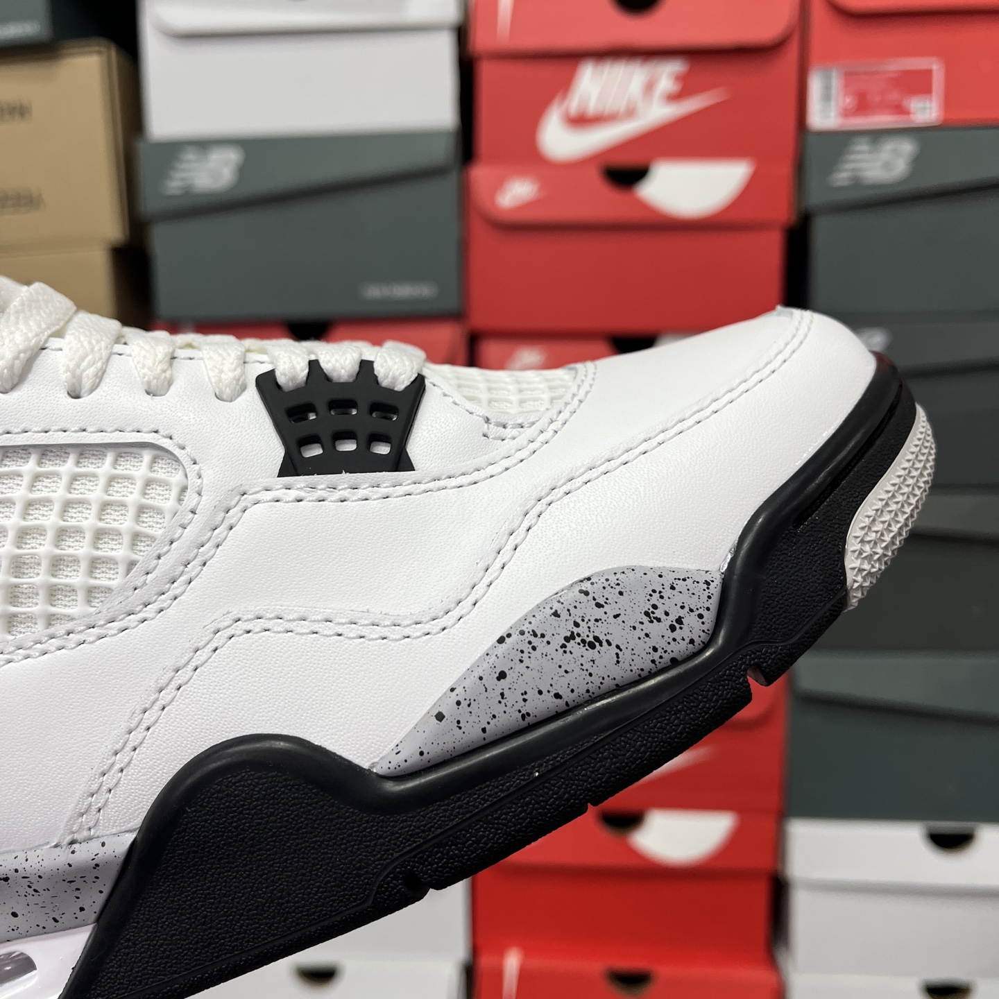   Air Jordan 4 2025复刻“白水泥”货号：FV5029-100
尺码：40.5-48.5