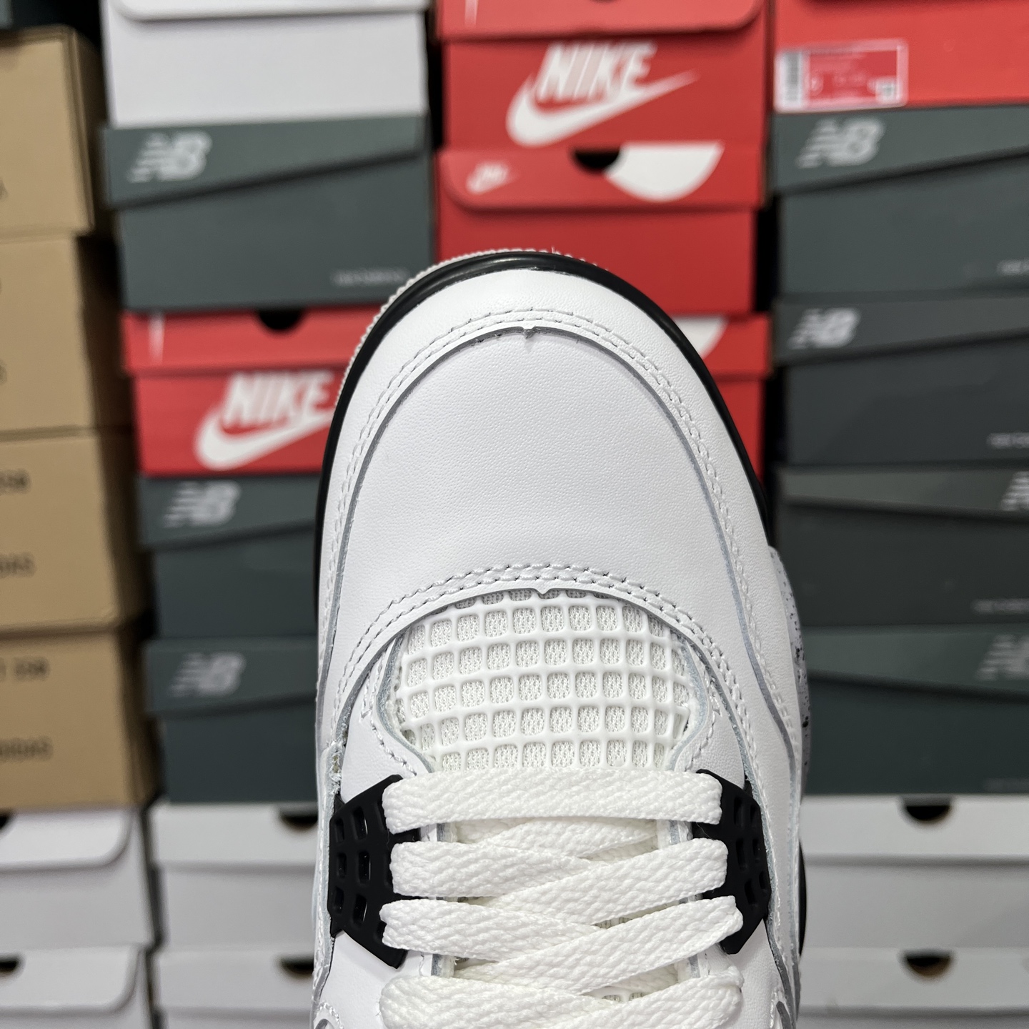   Air Jordan 4 2025复刻“白水泥”货号：FV5029-100
尺码：40.5-48.5