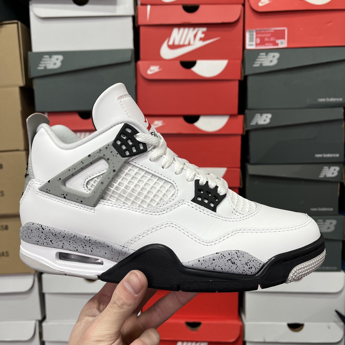   Air Jordan 4 2025复刻“白水泥”货号：FV5029-100
尺码：40.5-48.5