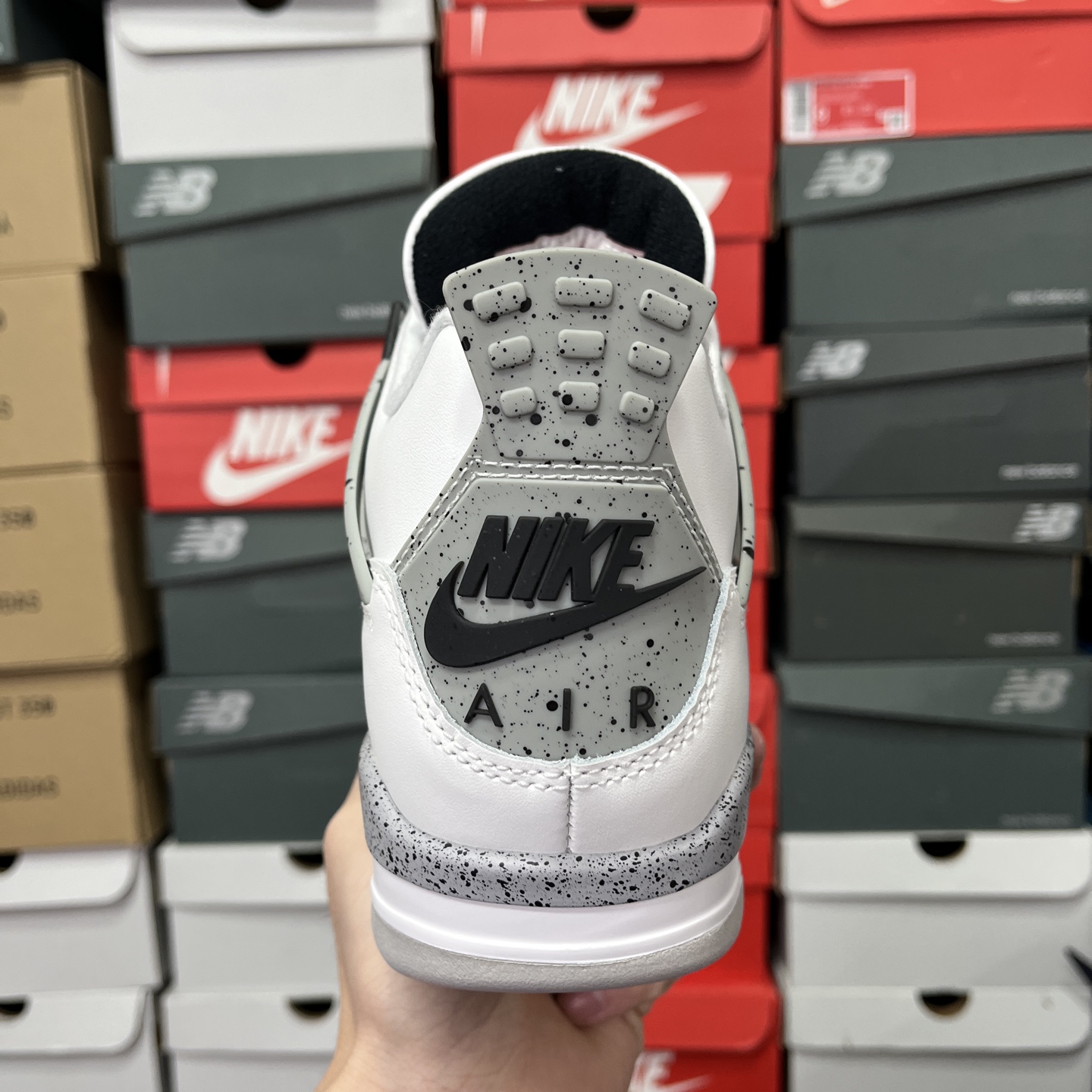   Air Jordan 4 2025复刻“白水泥”货号：FV5029-100
尺码：40.5-48.5